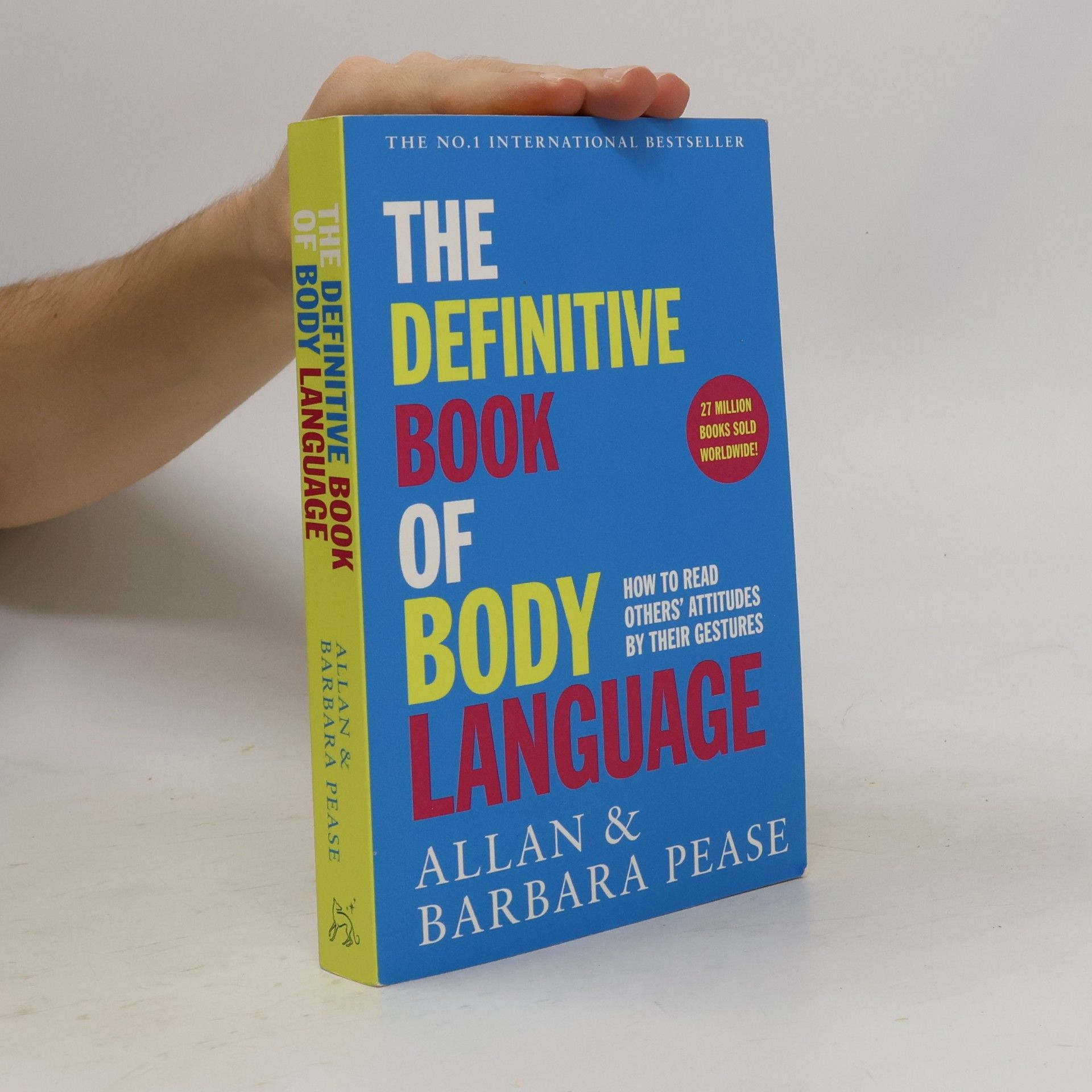 The definitive book of body language : how to read others' attitudes by their gestures