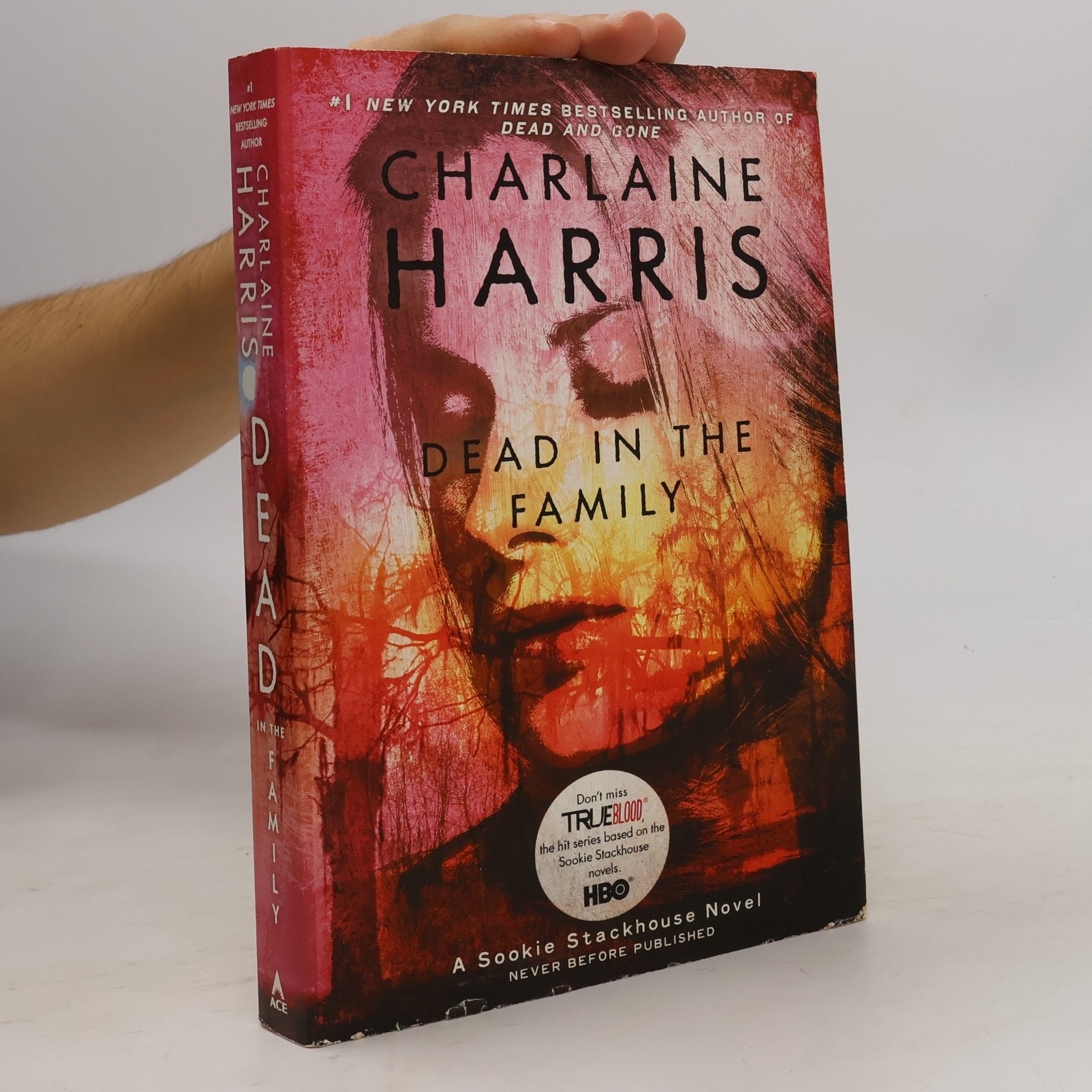 Charlaine Harris Sookie Stackhouse Novel: Dead in the Family