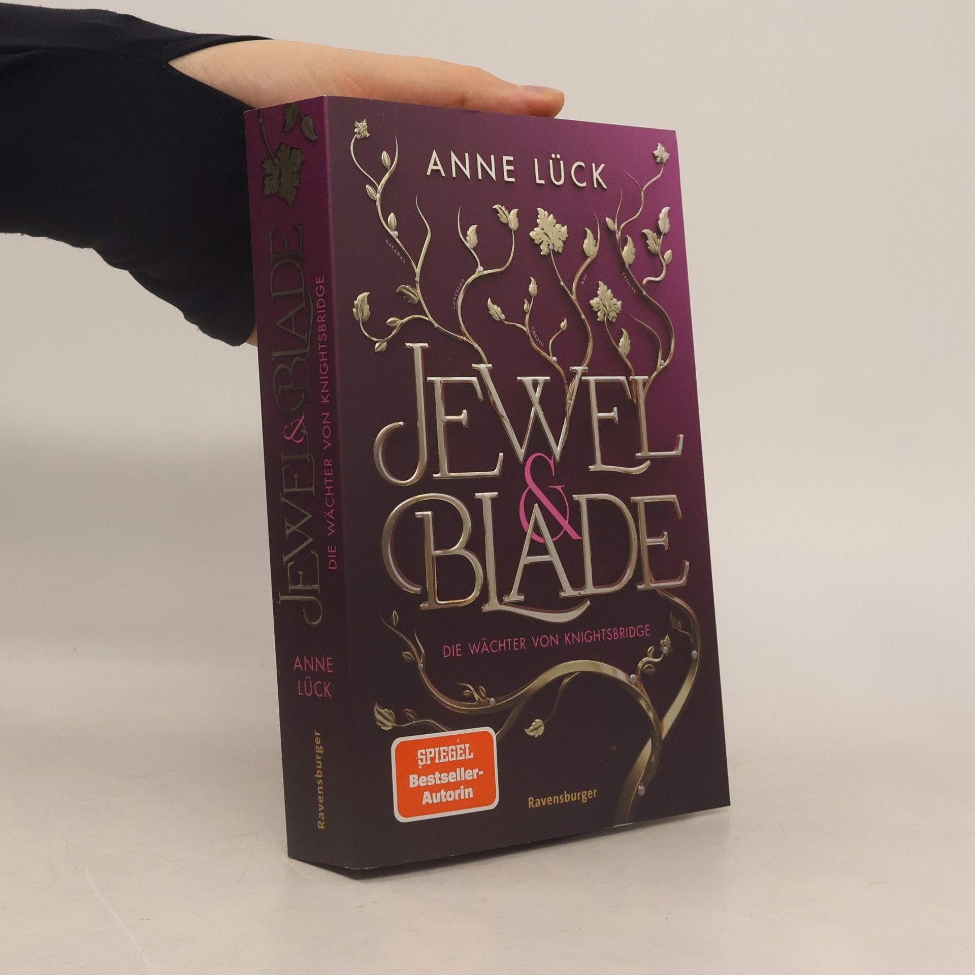 Anne Lück Jewel & Blade, Band 1: Die Wächter von Knightsbridge (Von der SPIEGEL-Bestseller-Autorin von "Silver & Poison" Limitierte Auflage mit dreiseitigem Farbschnitt)