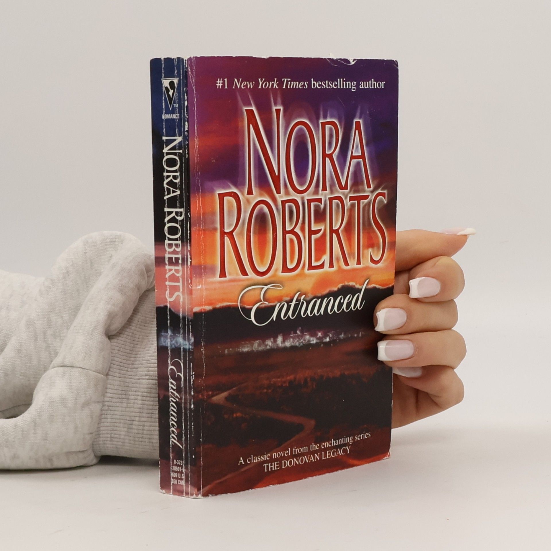 Nora Roberts Entranced