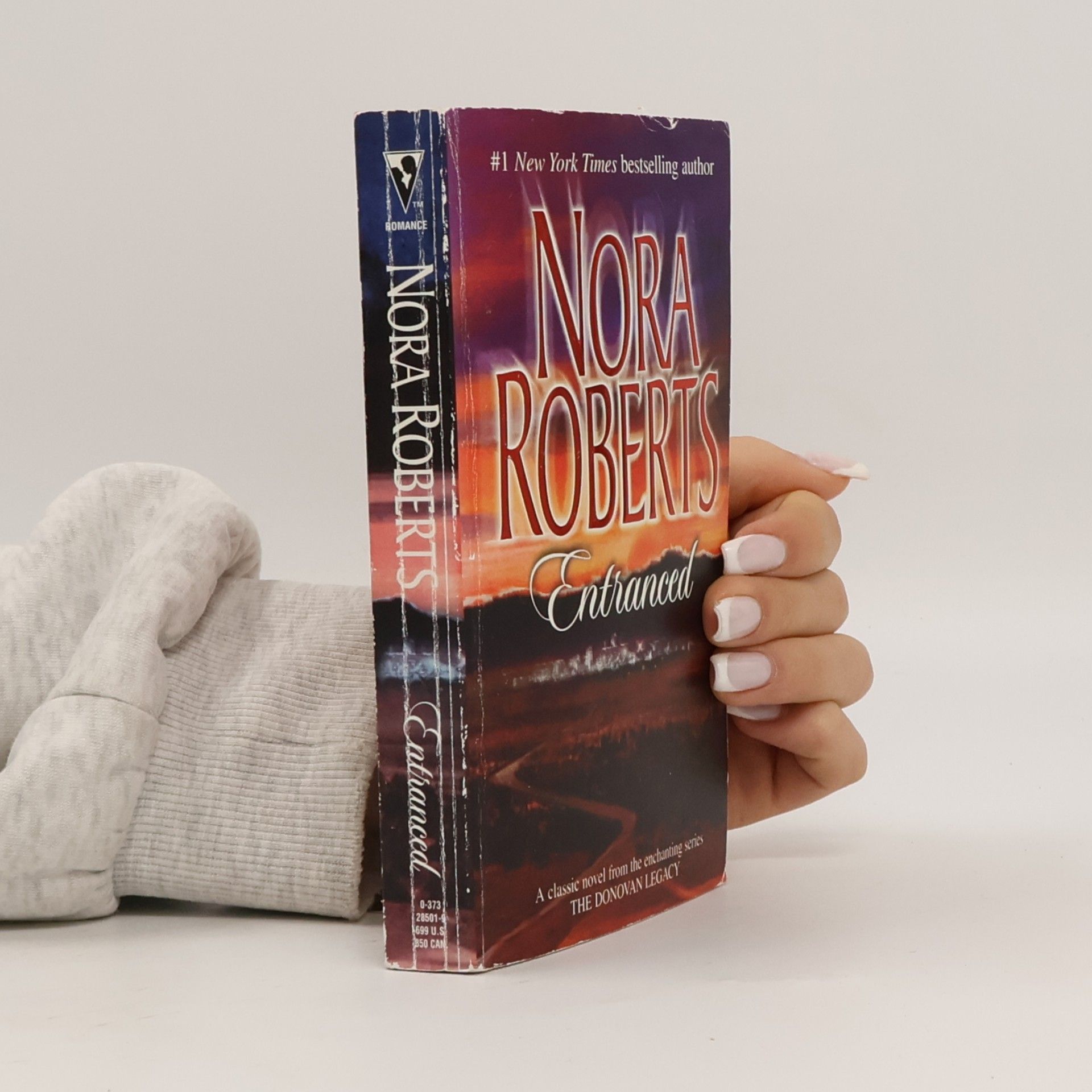 Nora Roberts Entranced
