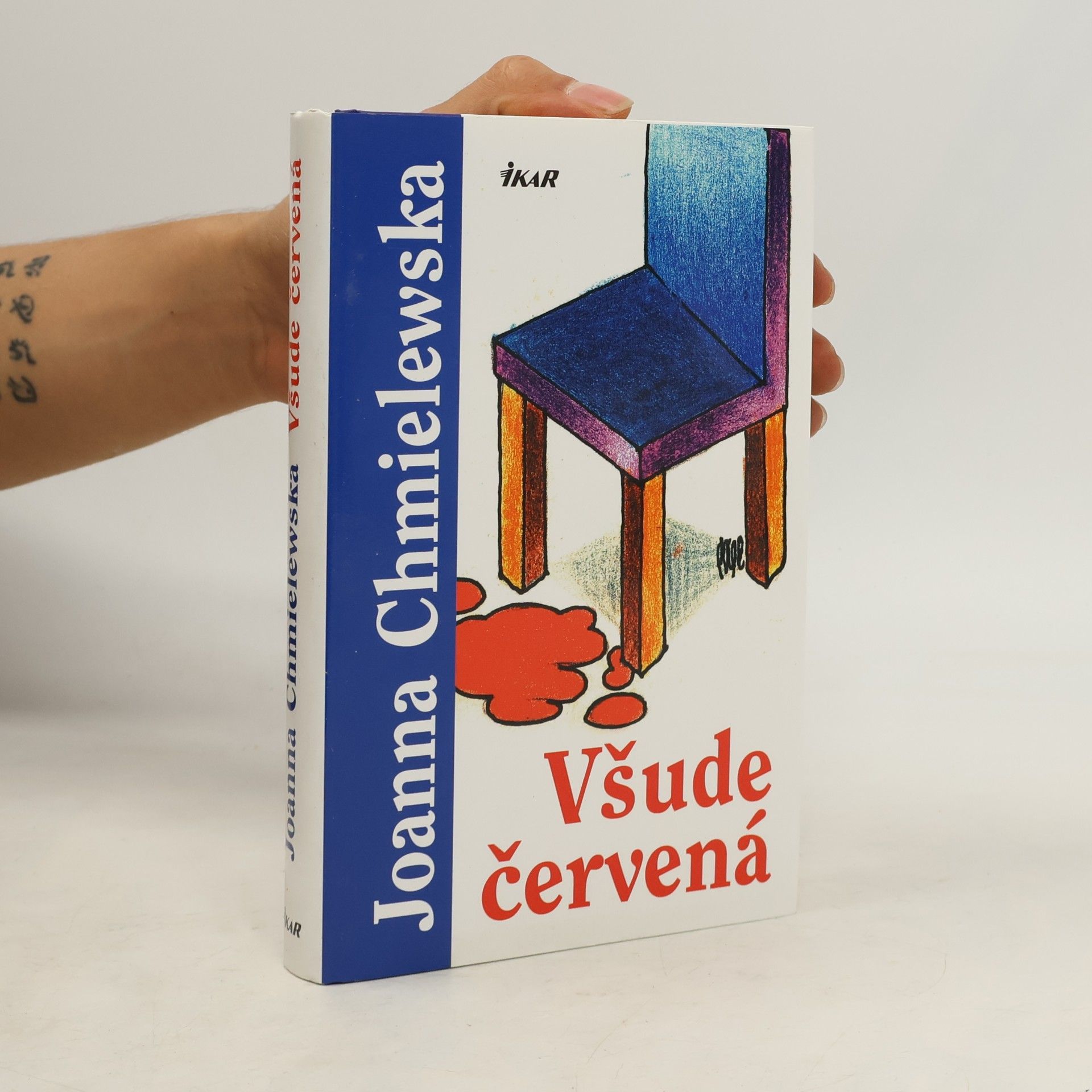 Všude červená