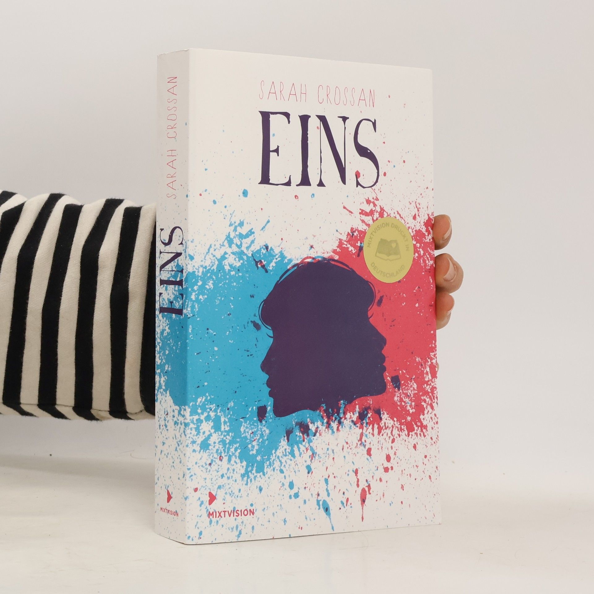 Sarah Crossan Eins