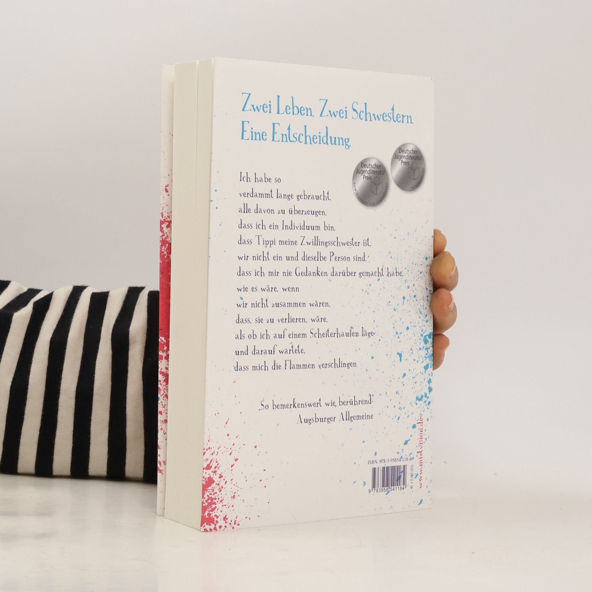 Sarah Crossan Eins