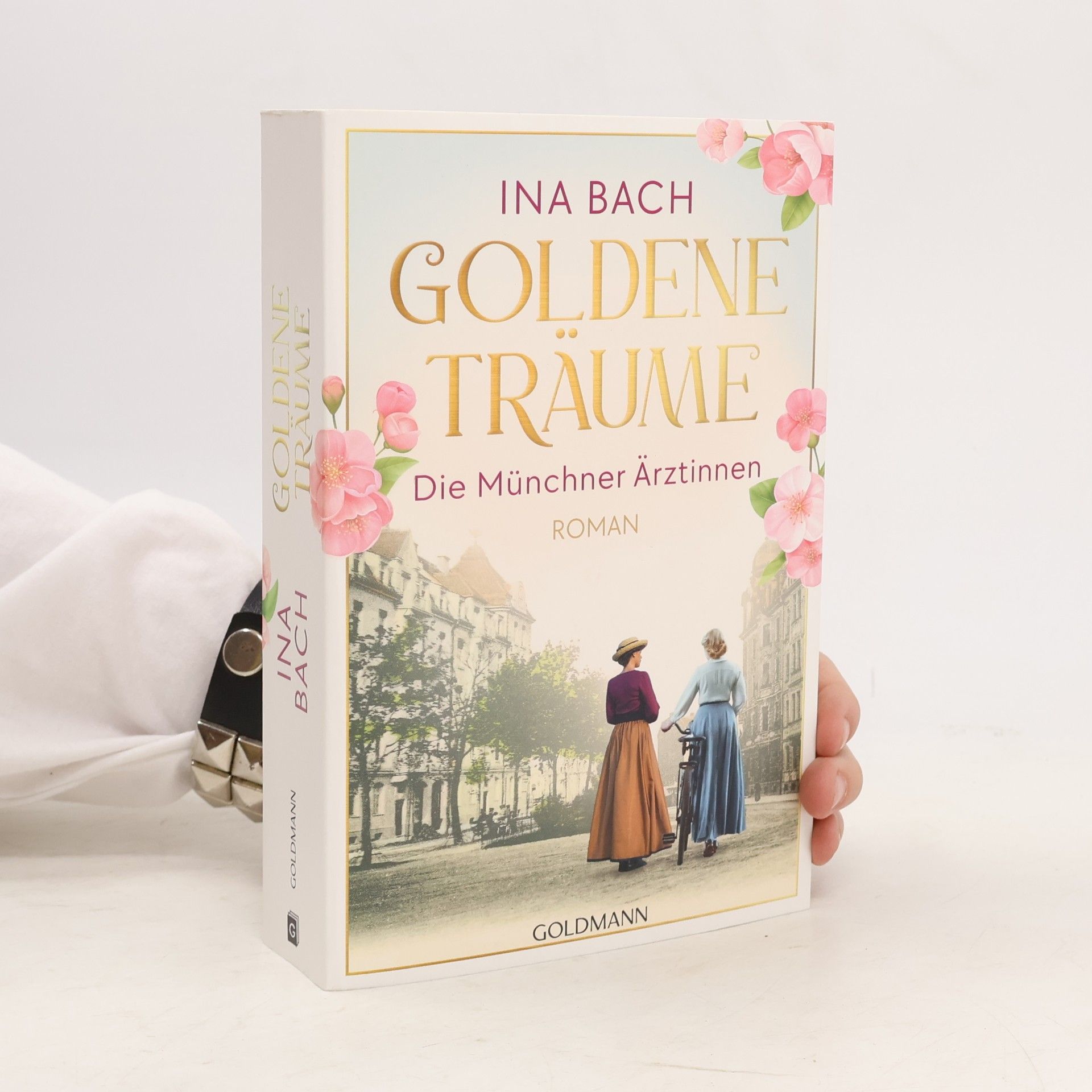 Ina Bach Goldene Träume. Die Münchner Ärztinnen. Roman - Die neue große Saga um drei Frauen, die nach den Sternen greifen