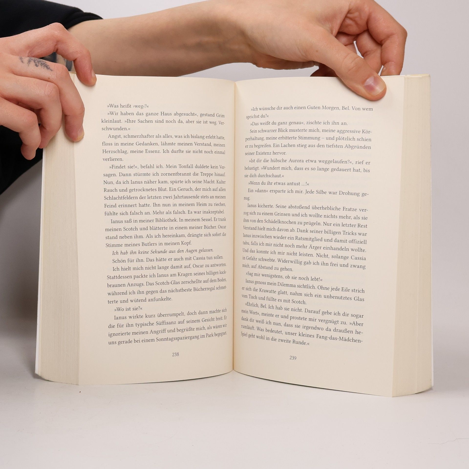 Julia Dippel Izara 6: Belial