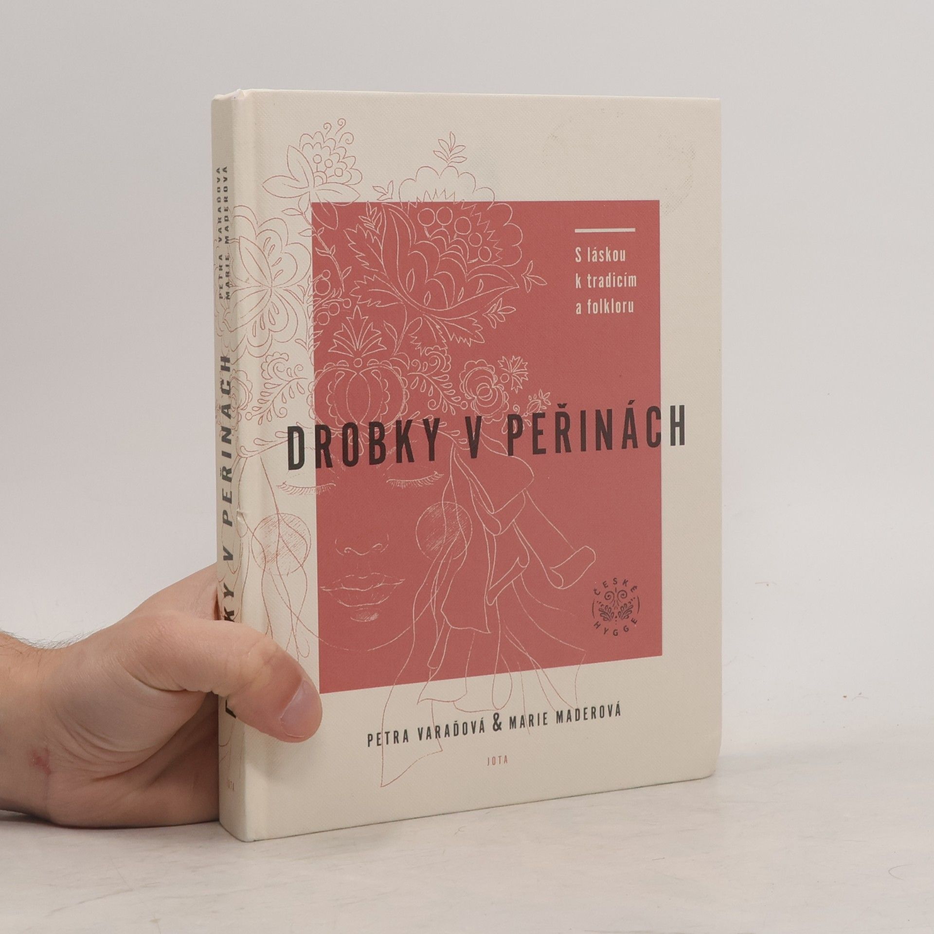 Petra Varaďová Drobky v peřinách. S láskou k tradicím a folkloru