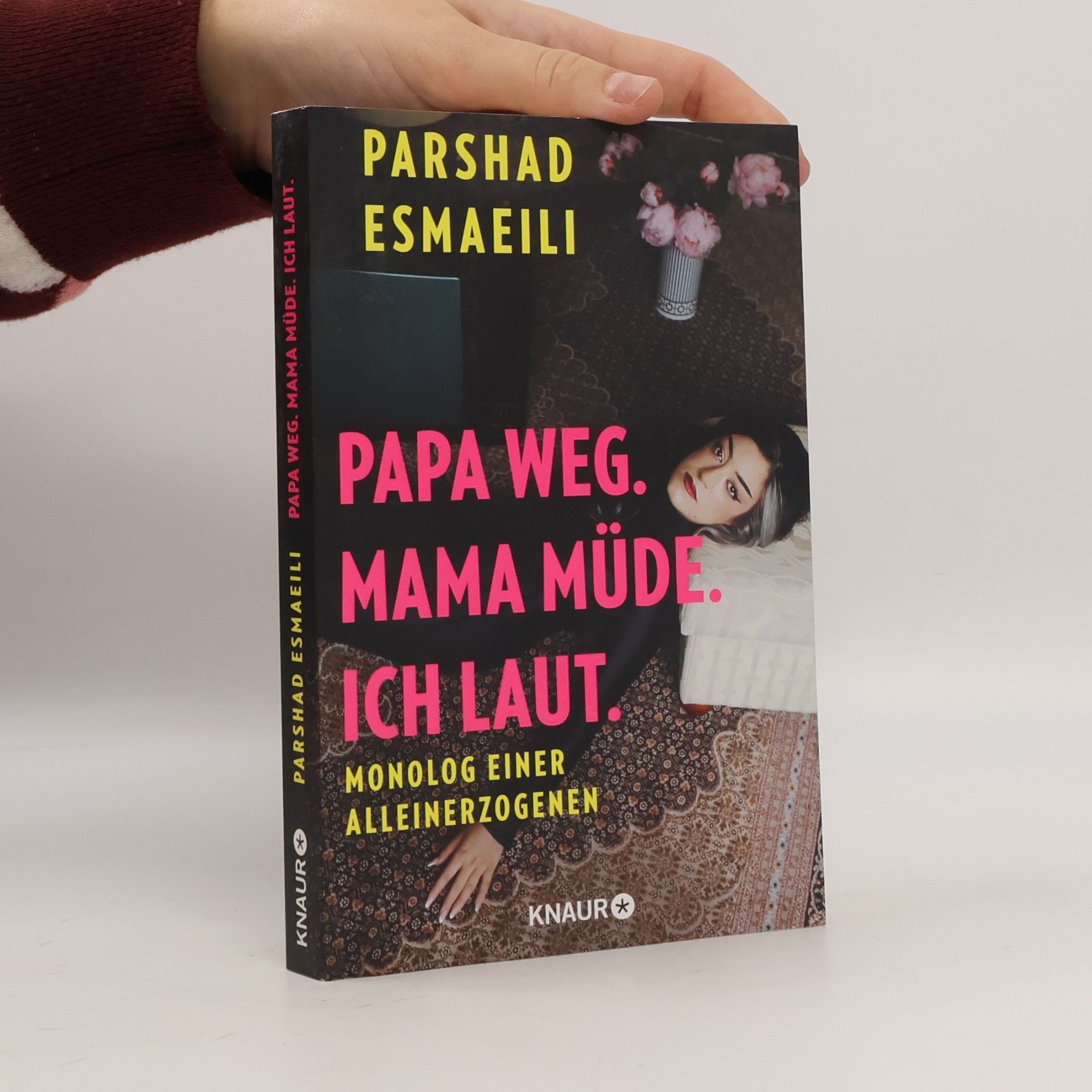 Parshad Esmaeili Papa weg. Mama müde. Ich laut.