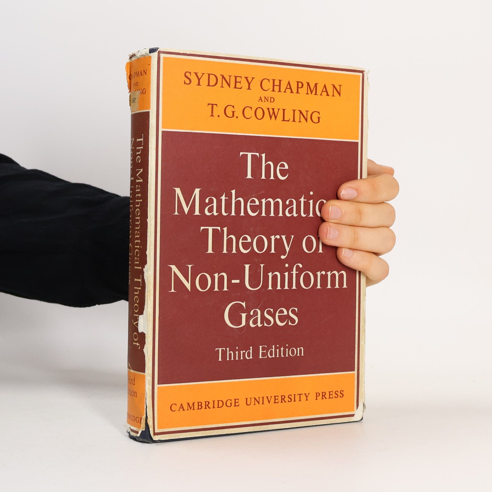 T. G. Cowling The Mathematical Theory of Non-Uniform Gases