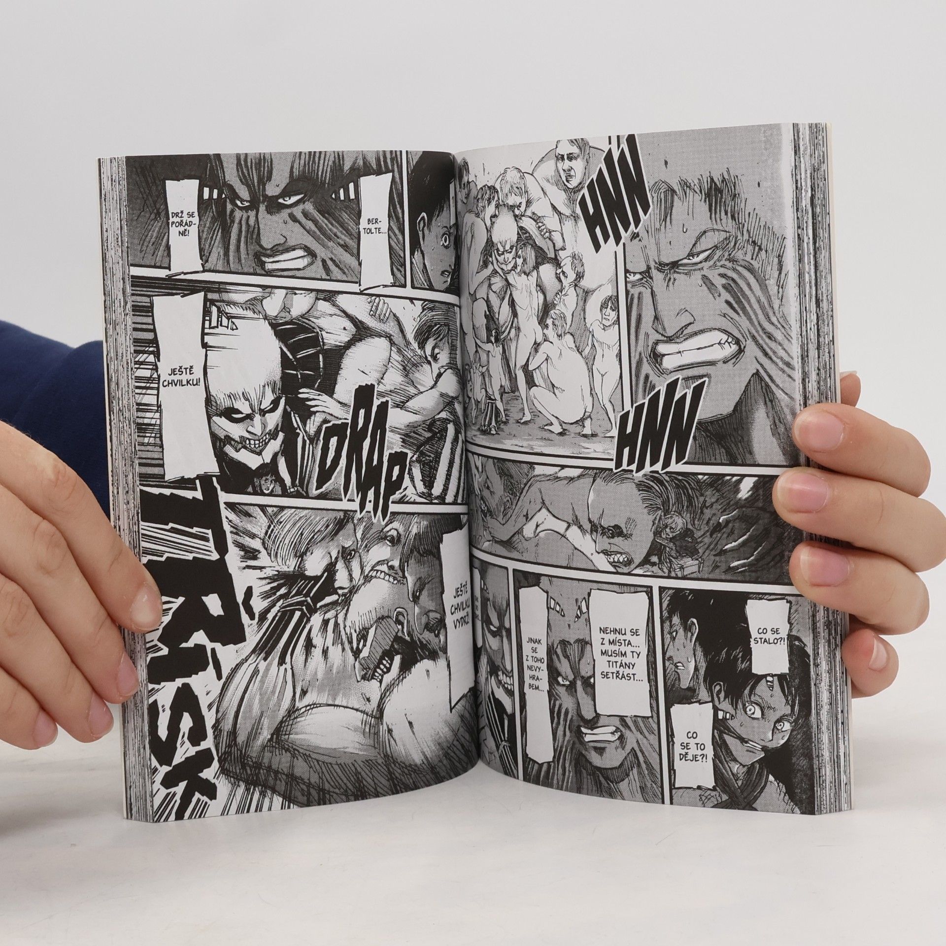 Hajime Isayama Útok titánů. 12