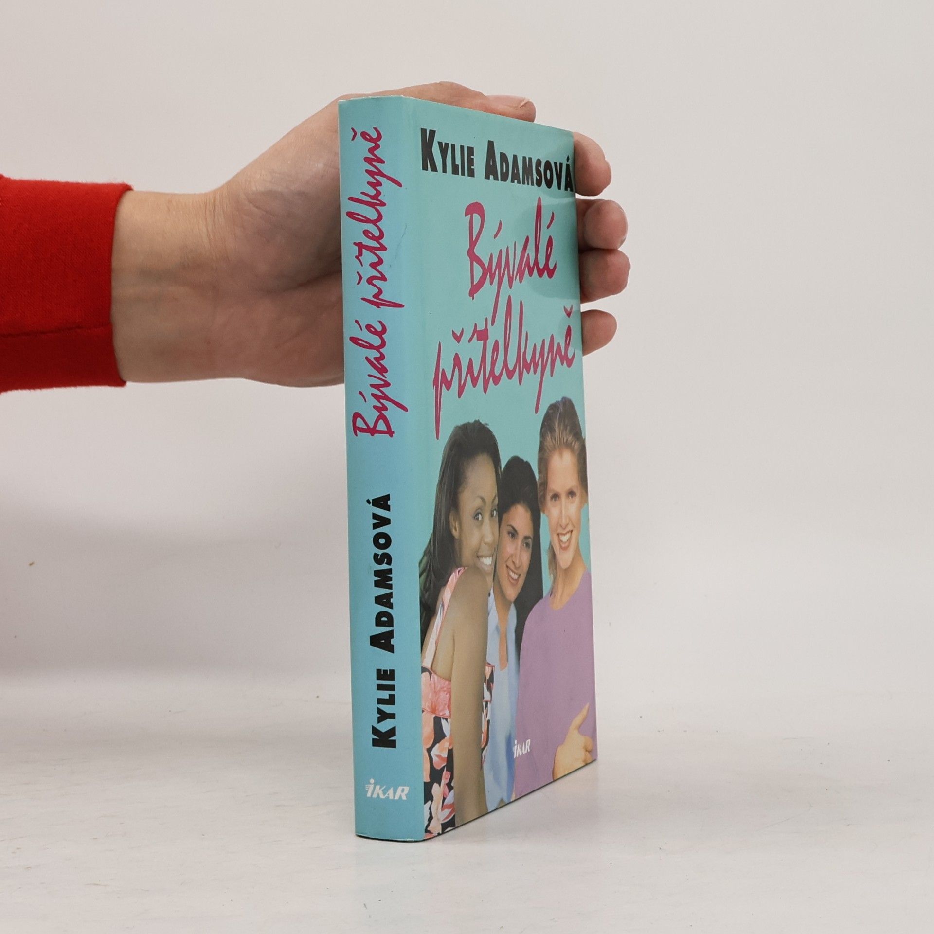 Kylie Adams Bývalé přítelkyně