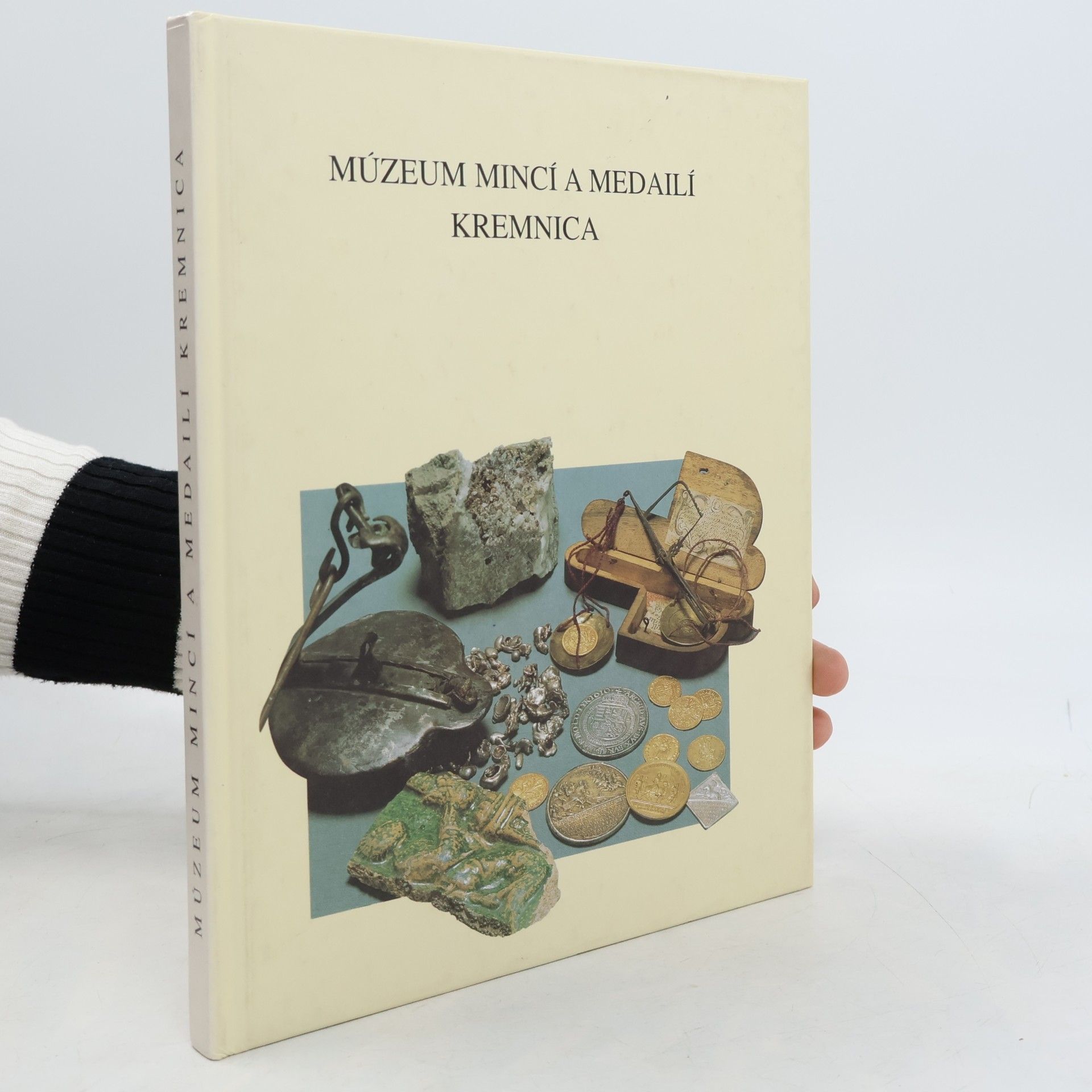 Naděžda Šeňová Múzeum mincí a medailí Kremnica = Museum of coins and medals Kremnica