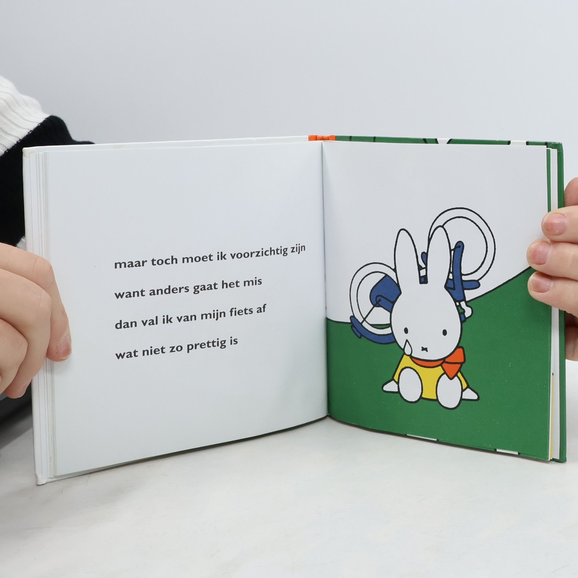 Dick Bruna Nijntje op de fiets