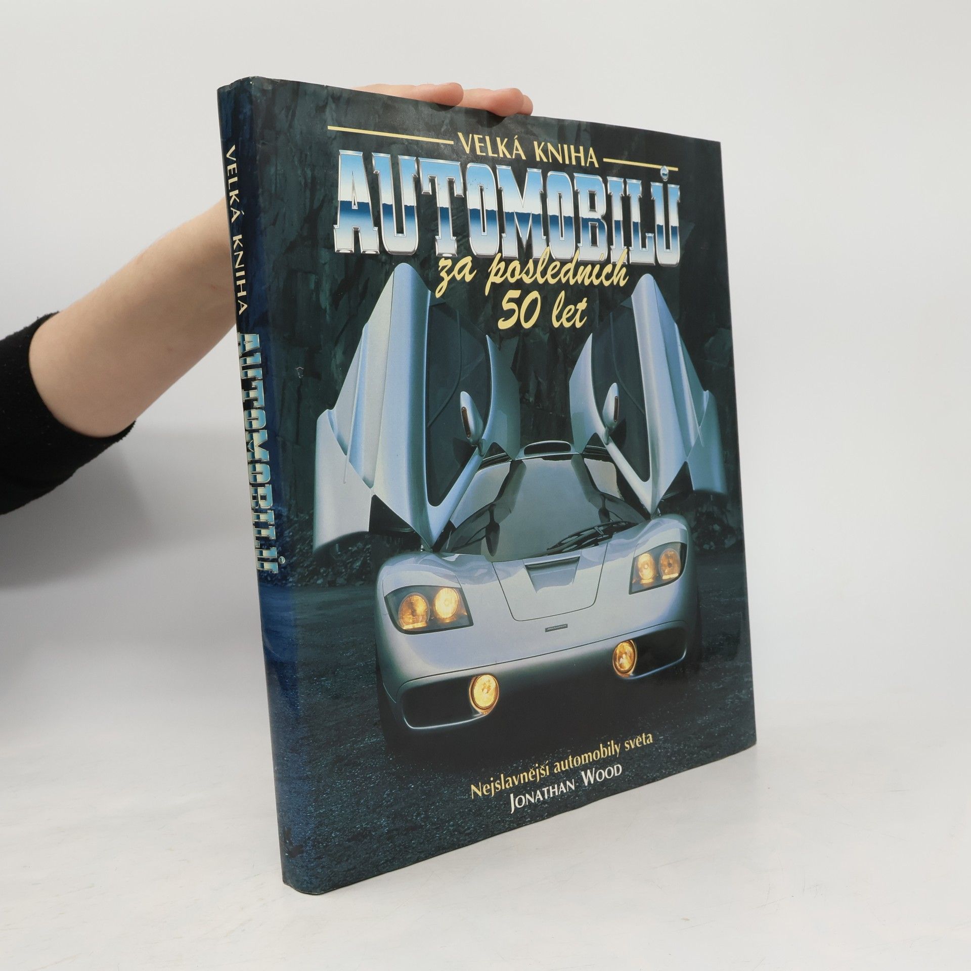 Velká kniha automobilů za posledních 50 let. Nejslavnější automobily světa.