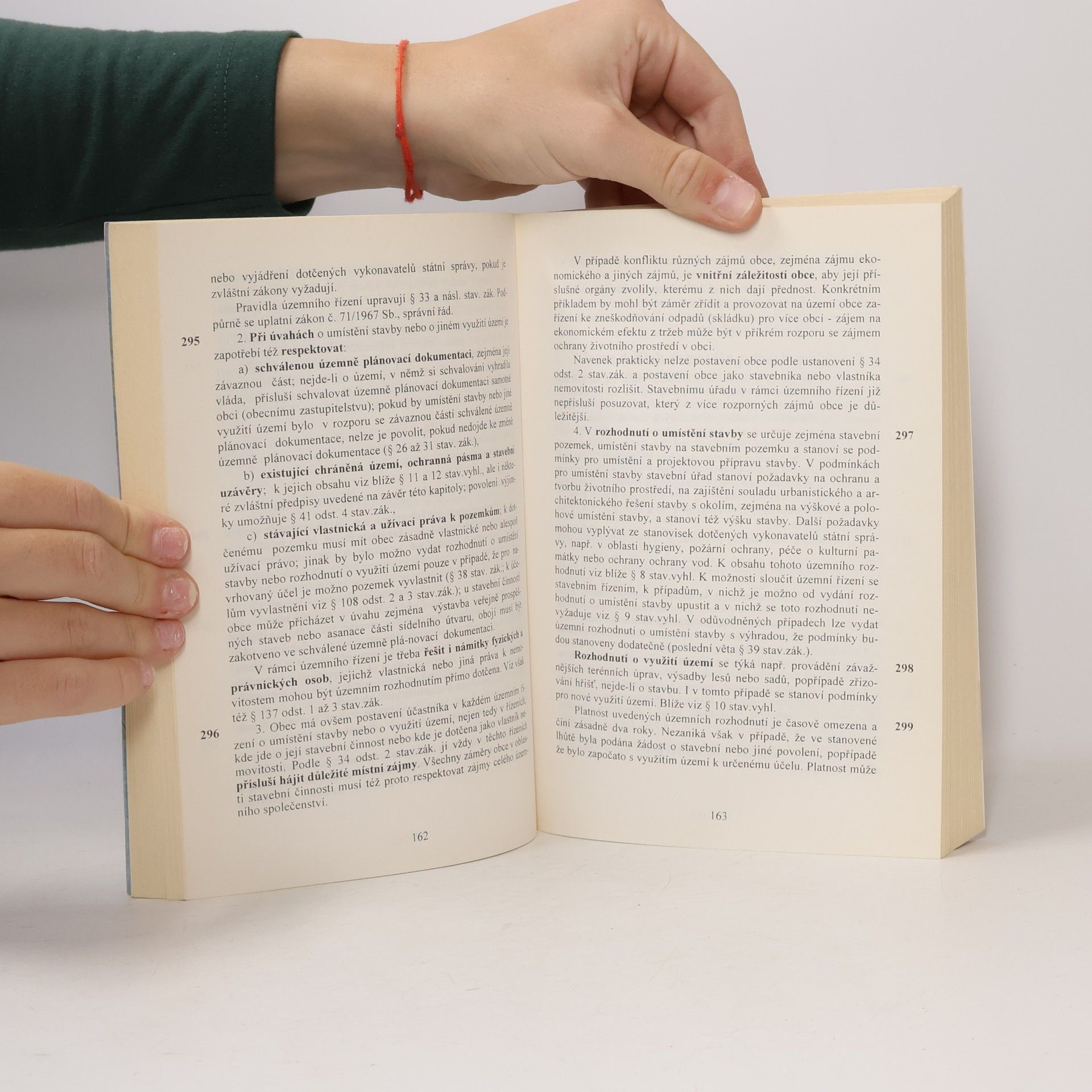 Taisia Čebišová Obec. Postavení, správa, činnost.
