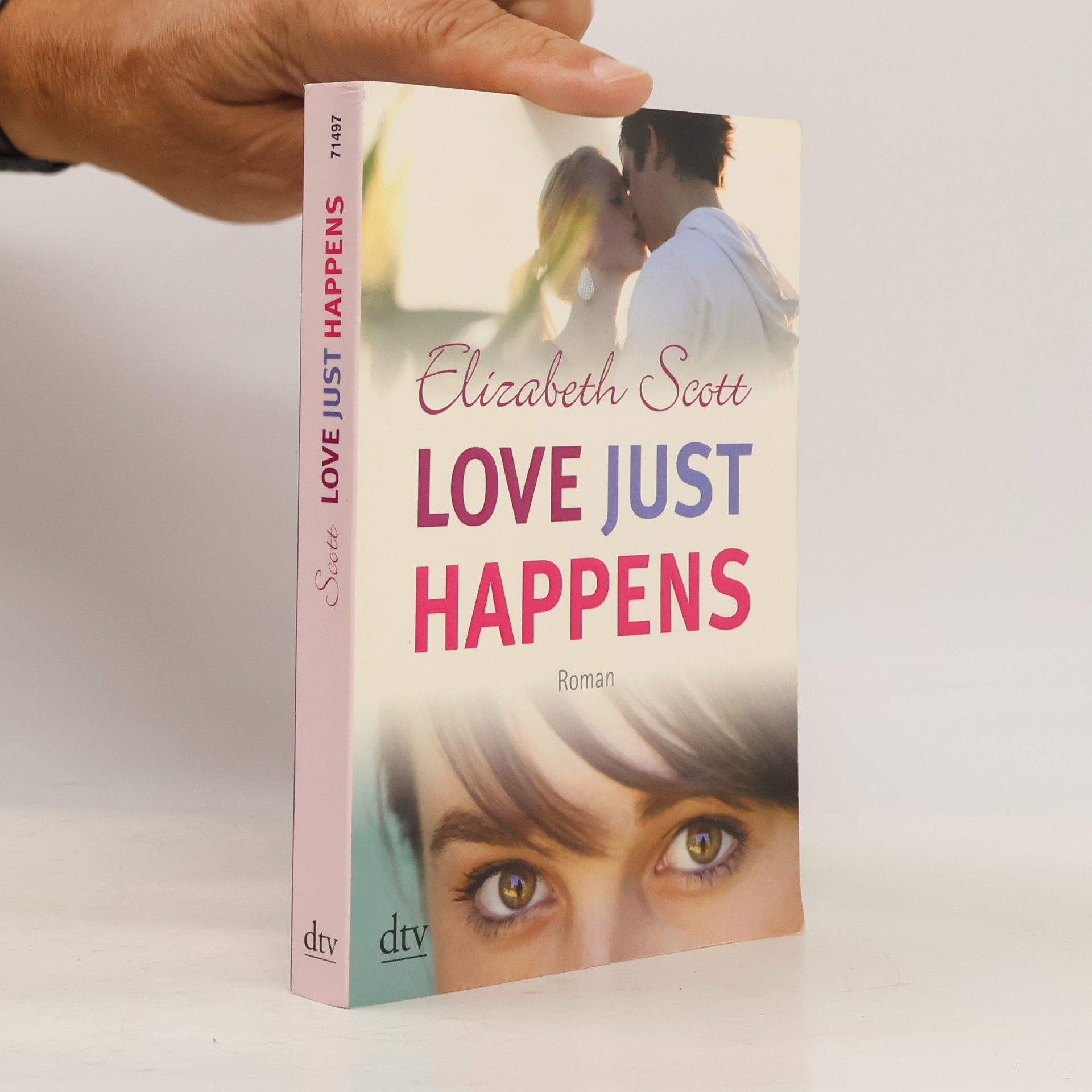 Elizabeth Scott Love Just Happens