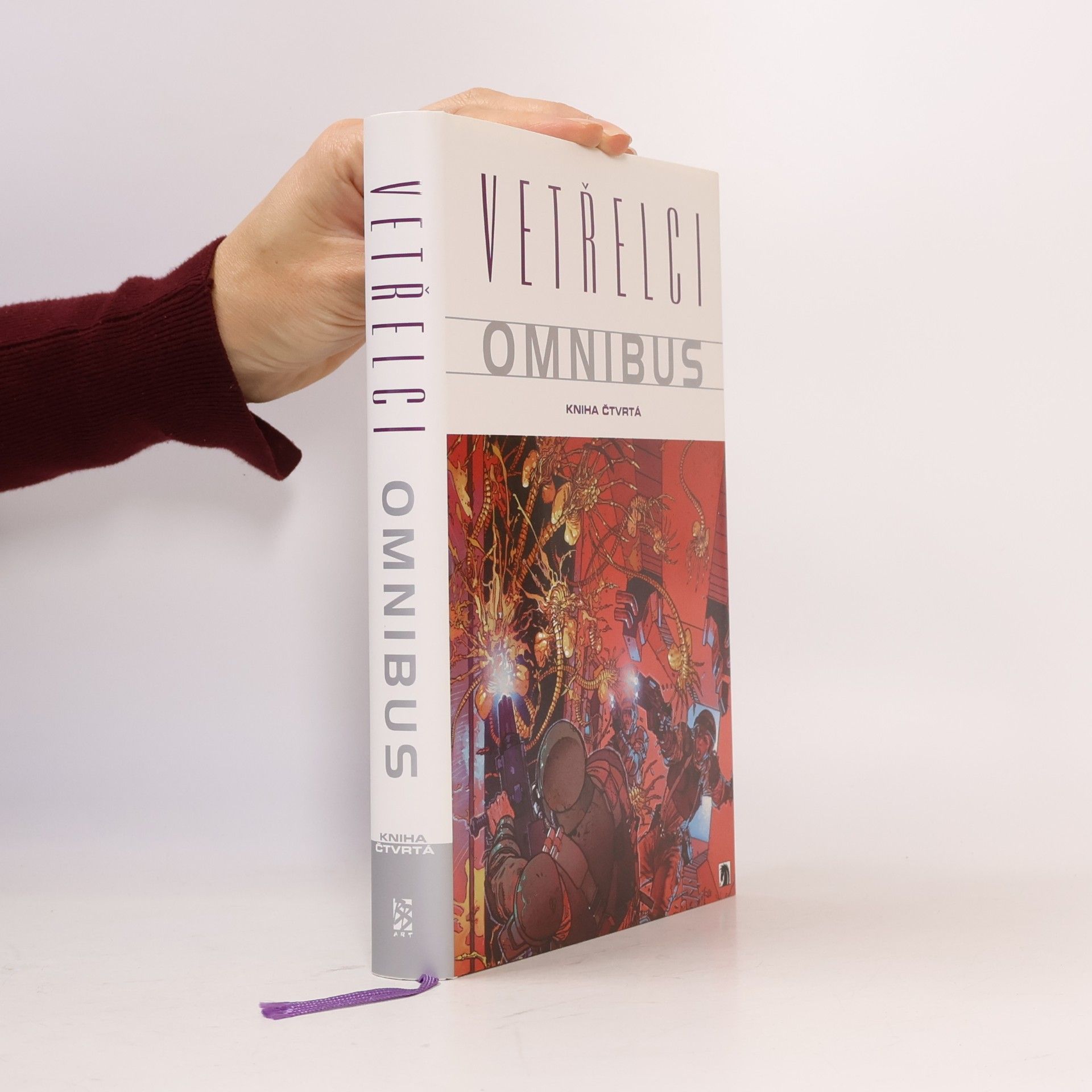 Vetřelci omnibus. Kniha čtvrtá