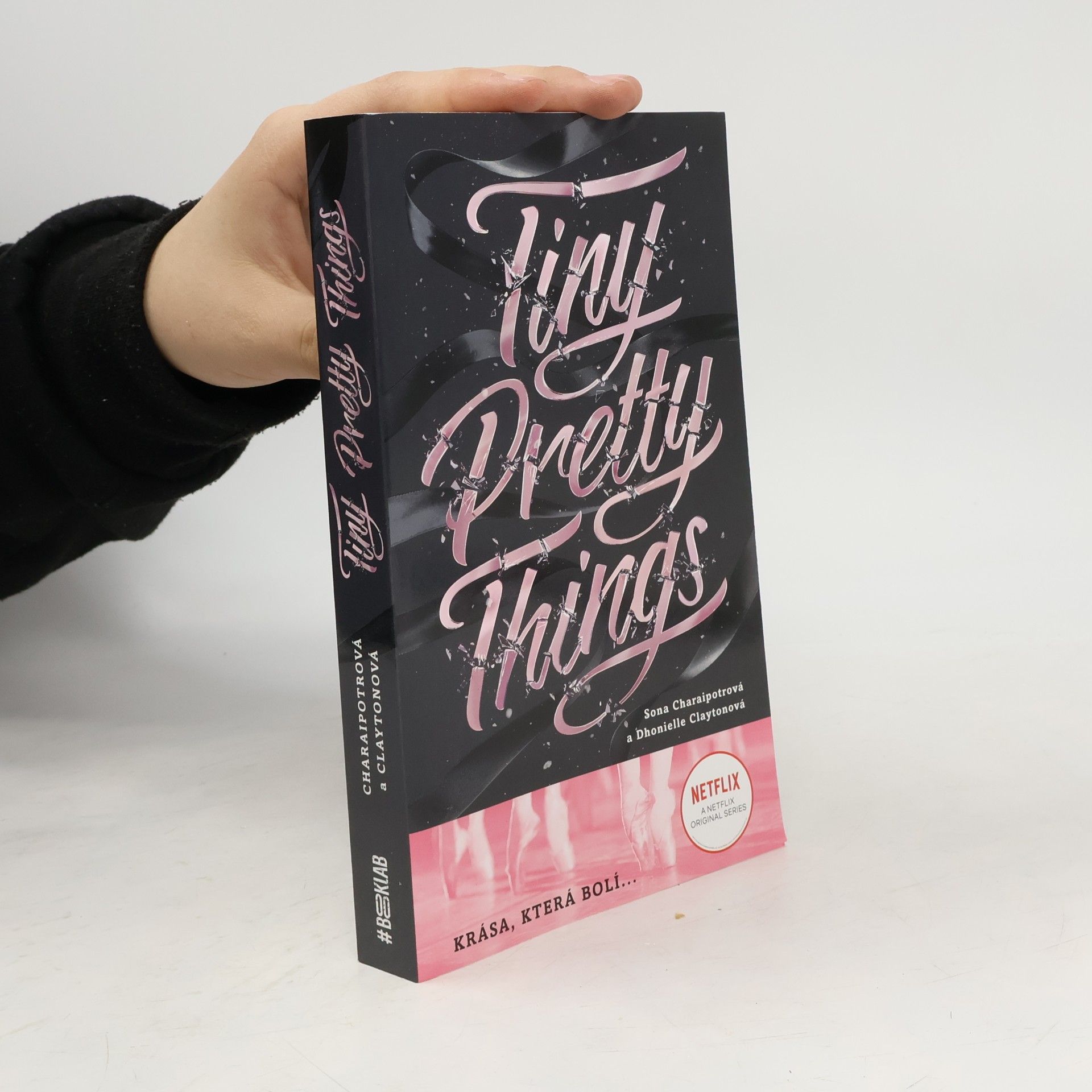 Sona Charaipotra Tiny pretty things