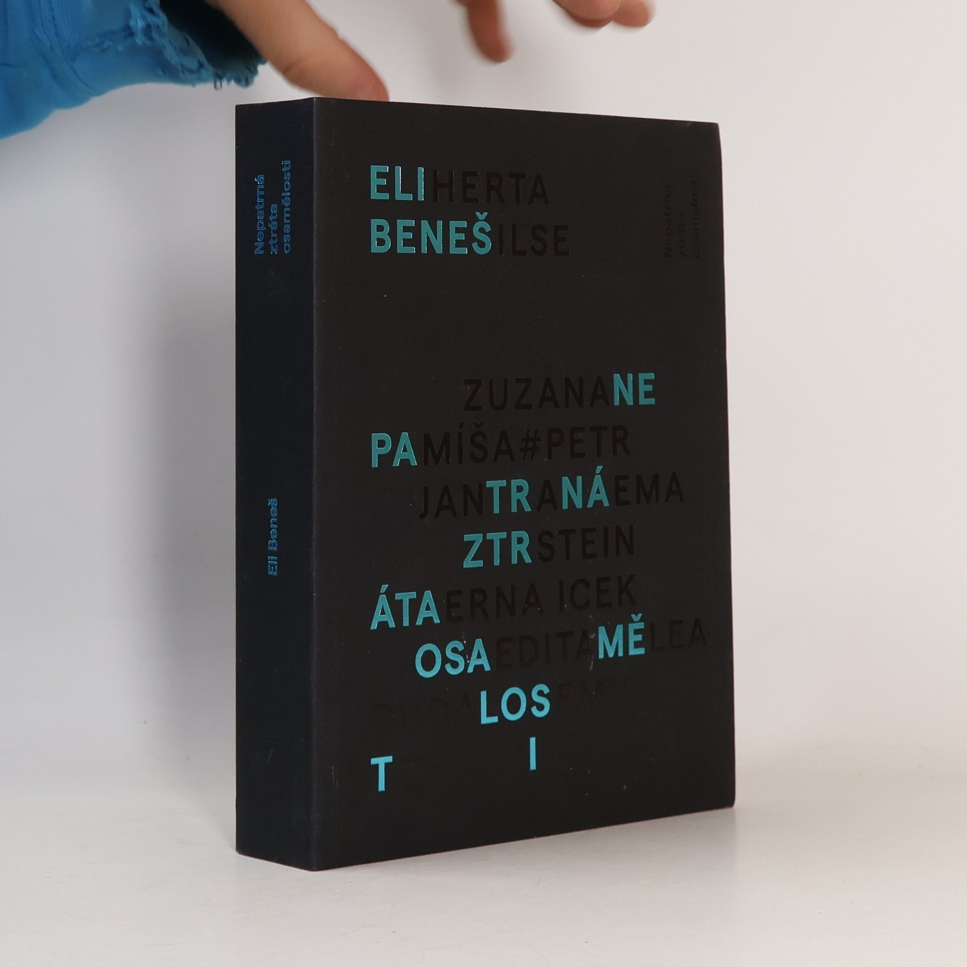 Eli Beneš Nepatrná ztráta osamělosti