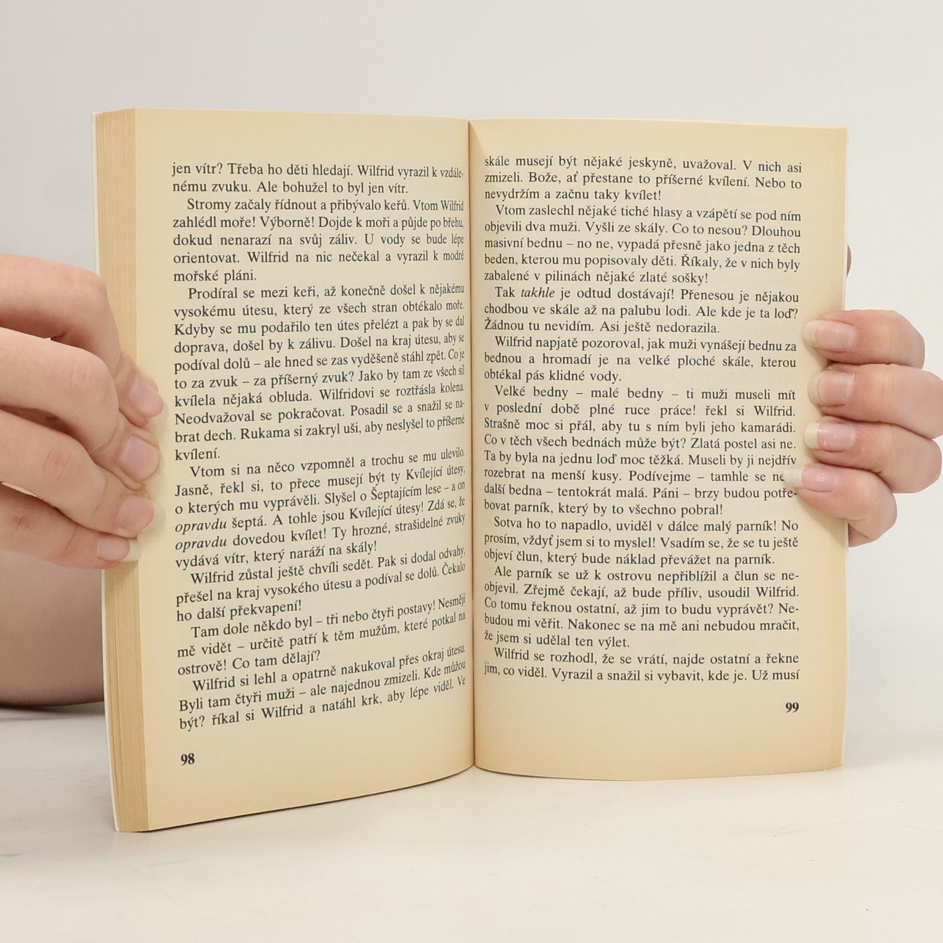 Enid Blyton Správná pětka. Pětka a tajemství Šeptajícího ostrova