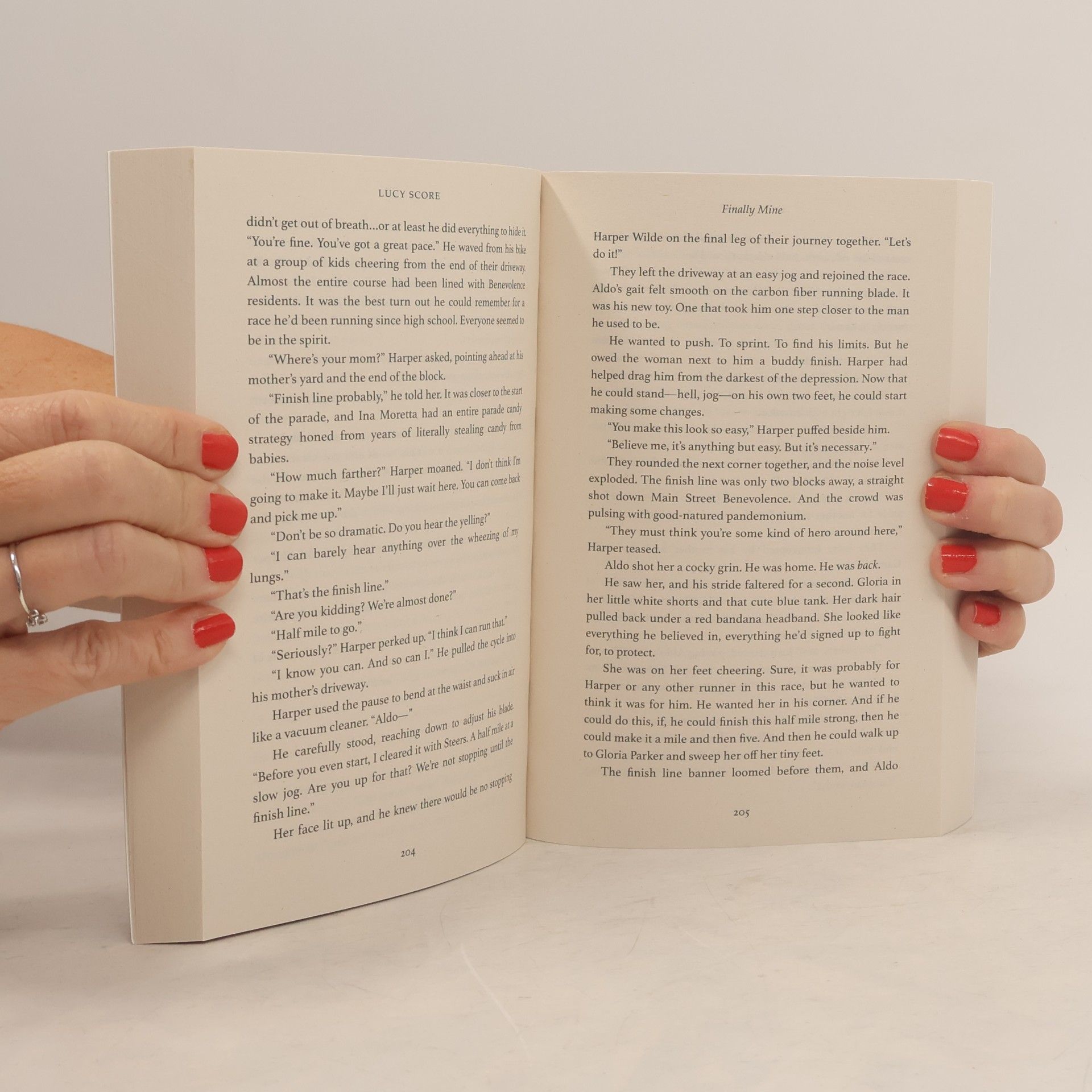 Lucy Score Finally Mine: the unmissable small town love story from the author of Things We Never Got Over
