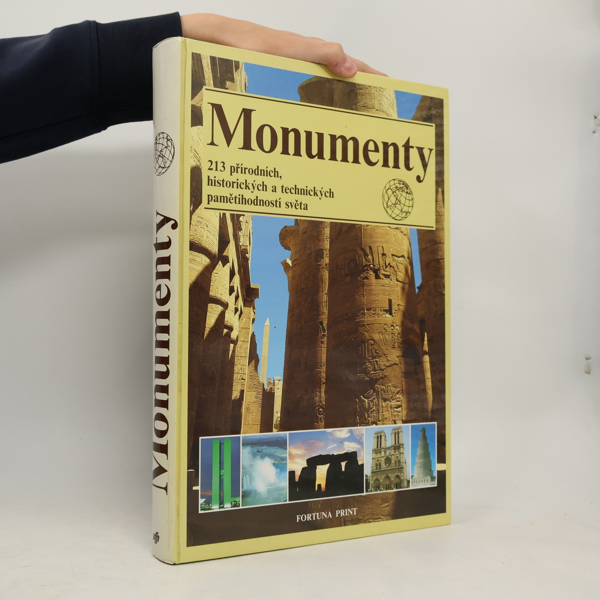 AA.VV. Monumenty
