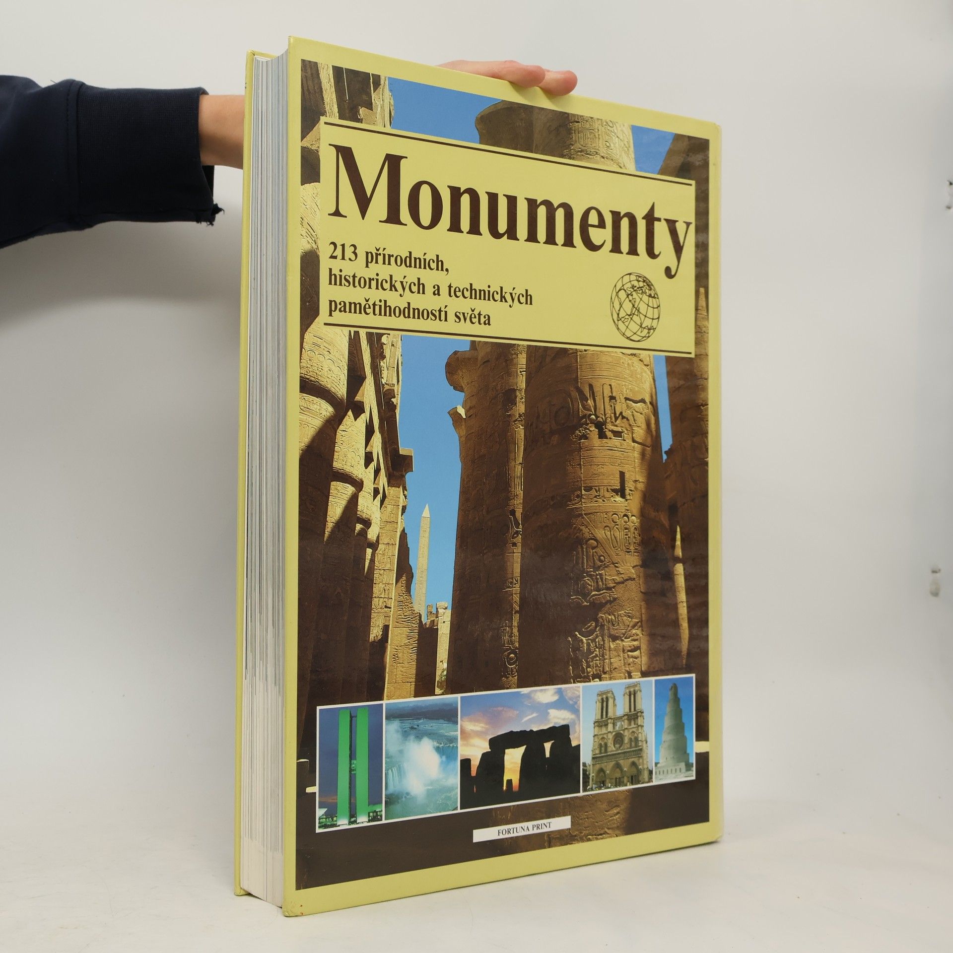 Autorenkollektiv Monumenty