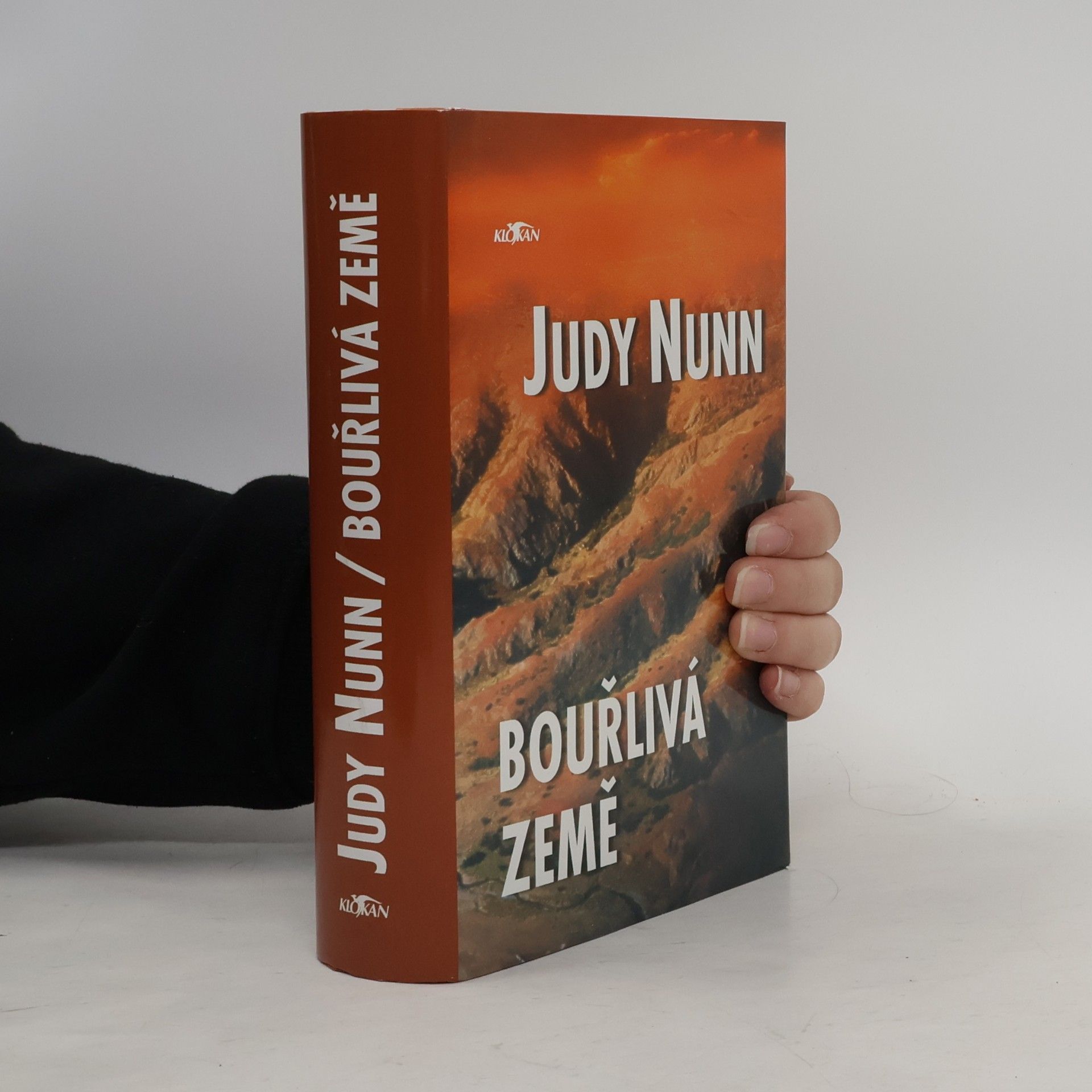 Judy Nunn Bouřlivá země