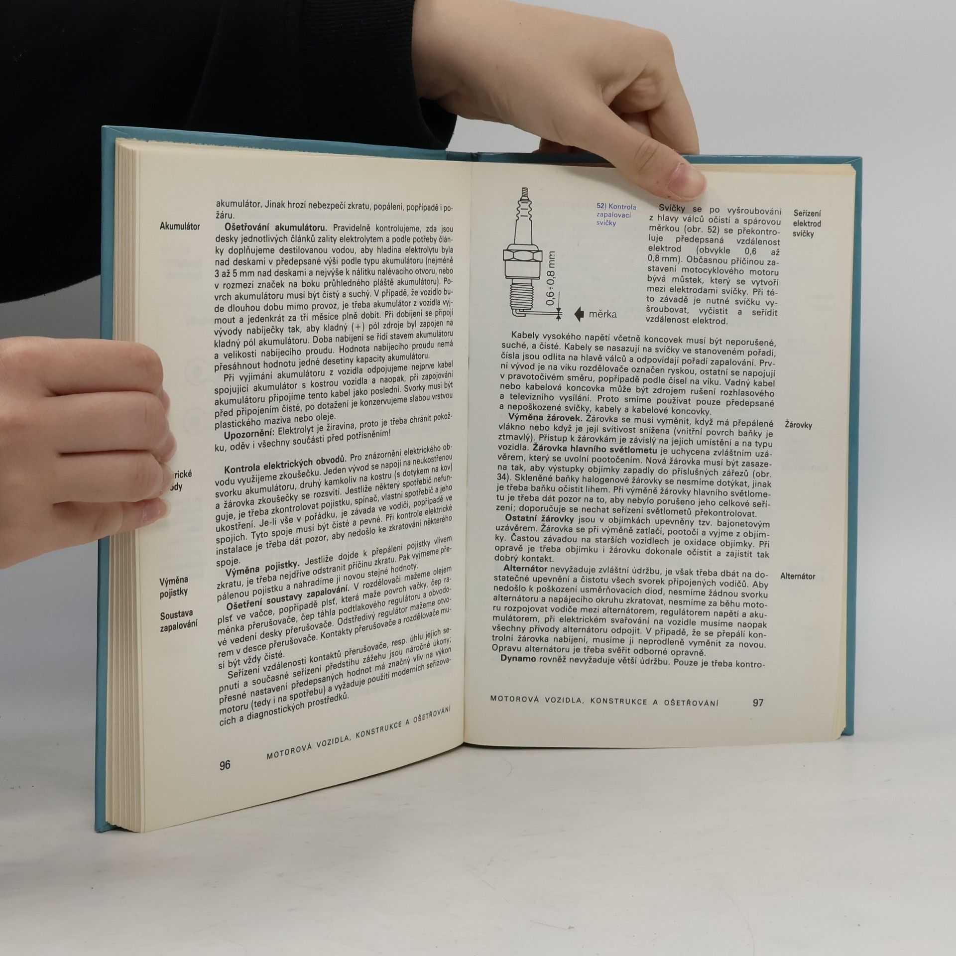 Various authors Řízení motorových vozidel pro střední školy