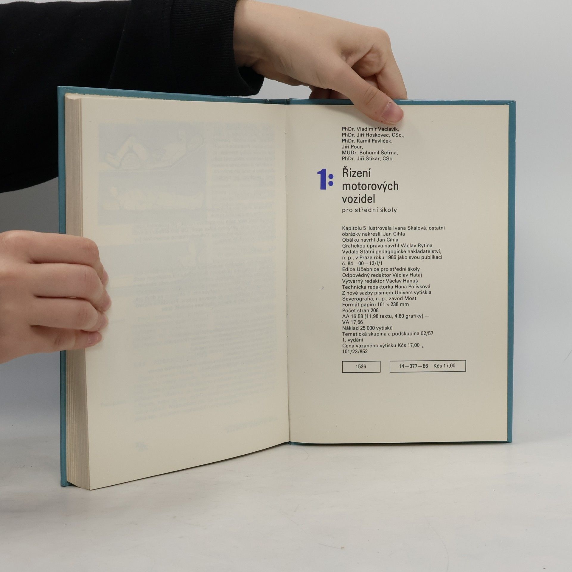 Various authors Řízení motorových vozidel pro střední školy