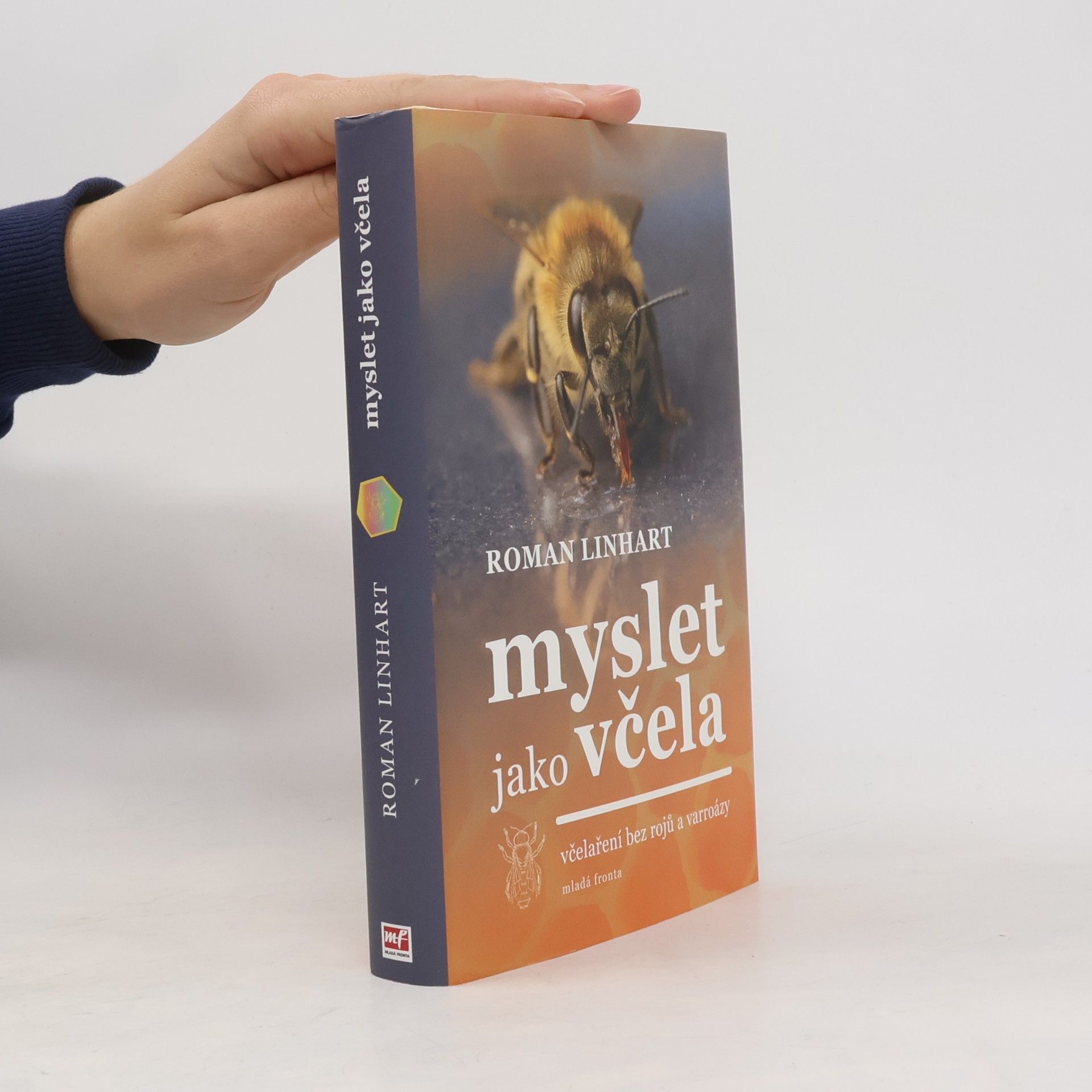 Myslet jako včela: Včelaření bez rojů a varroázy