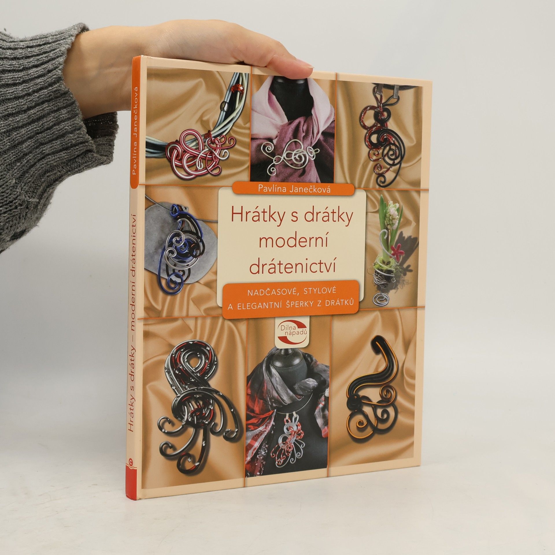 Pavlína Janečková Hrátky s drátky - moderní drátenictví : nadčasové, stylové a elegantní šperky z drátků