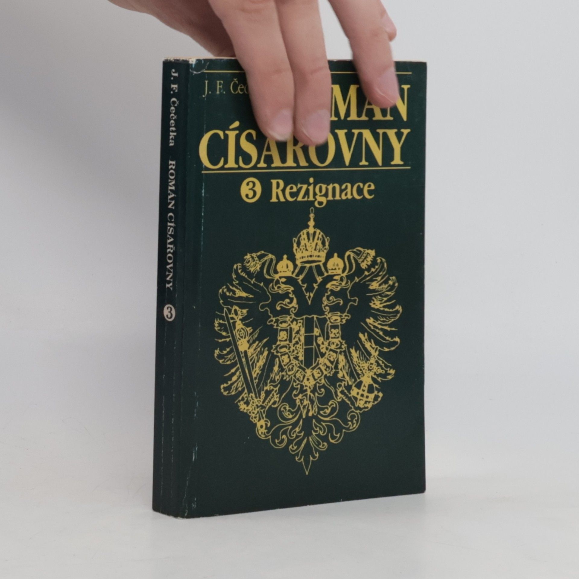 Román císařovny. 3, Rezignace