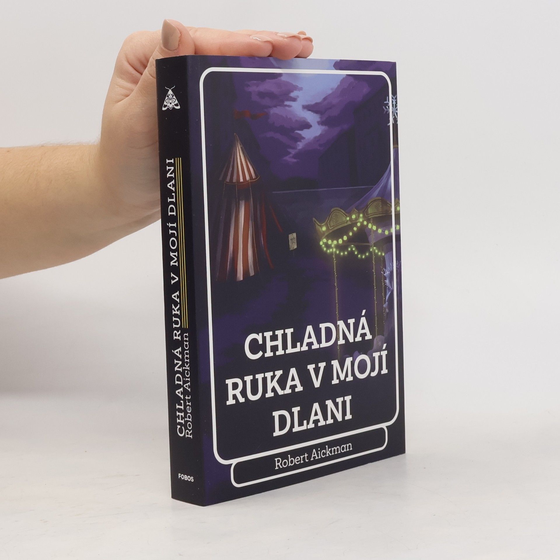 Chladná ruka v mojí dlani