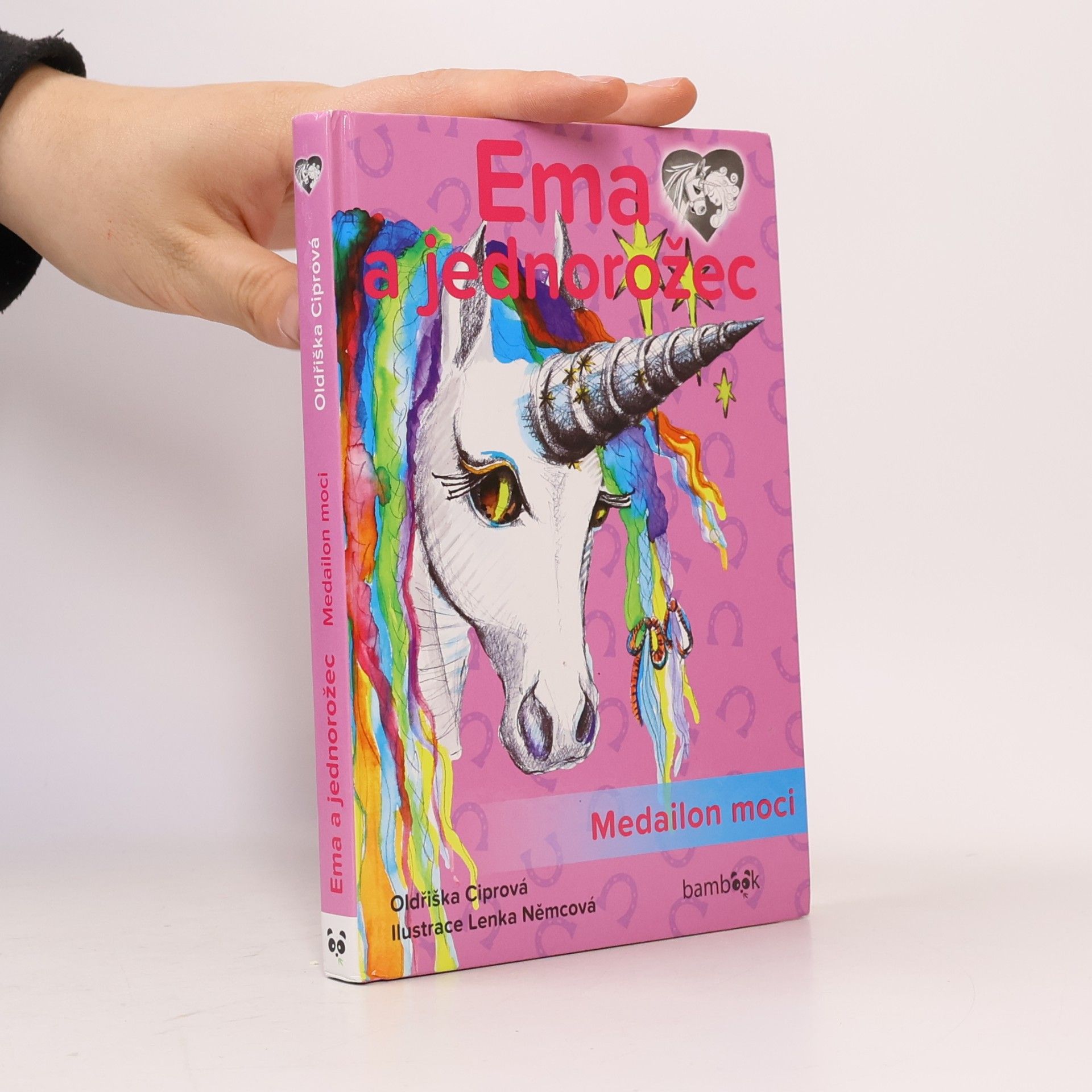 Ema a jednorožec. Medailon moci