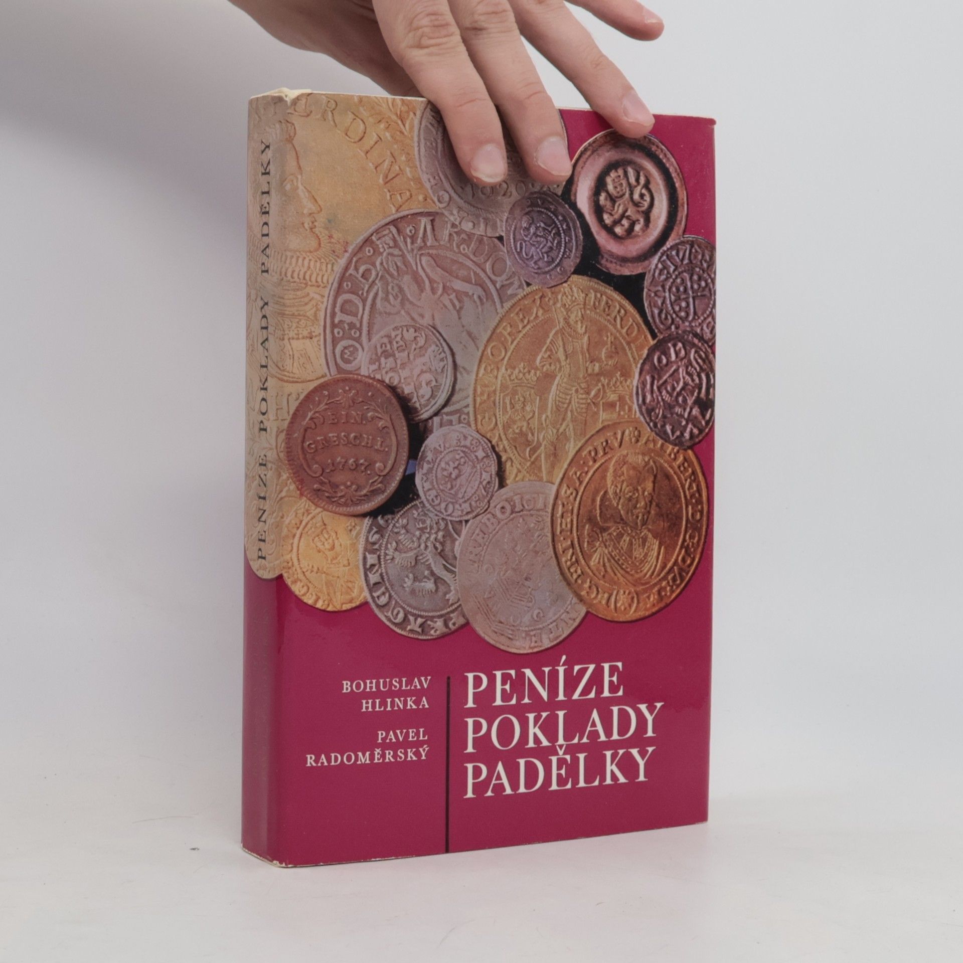 Peníze, poklady, padělky