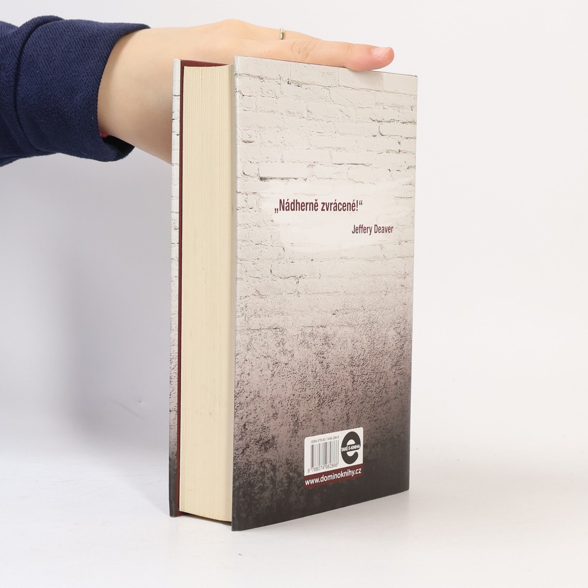 J. D. (Jonathan Dylan) Barker Čtvrtá opice
