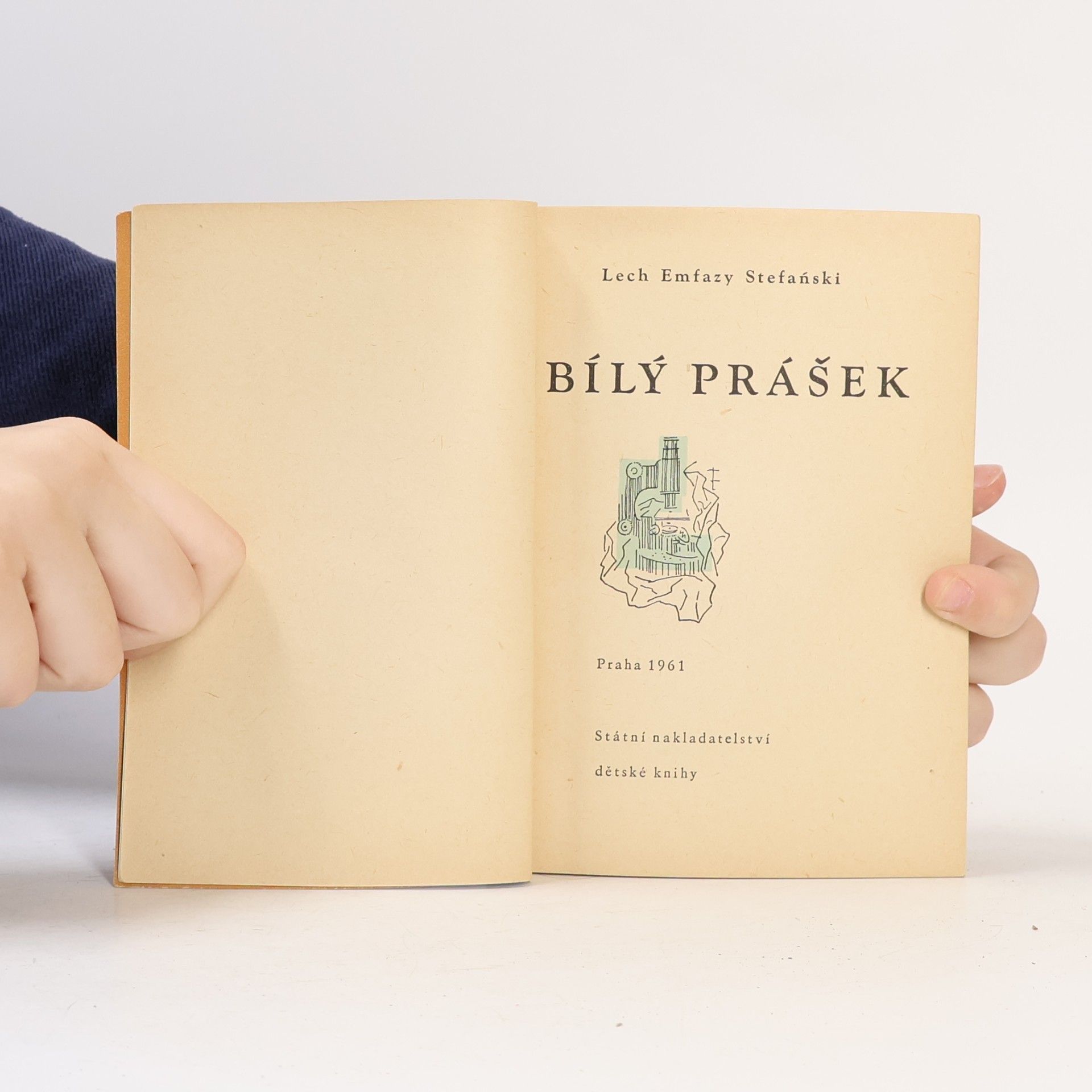 Lech Emfazy Stefański Bílý prášek