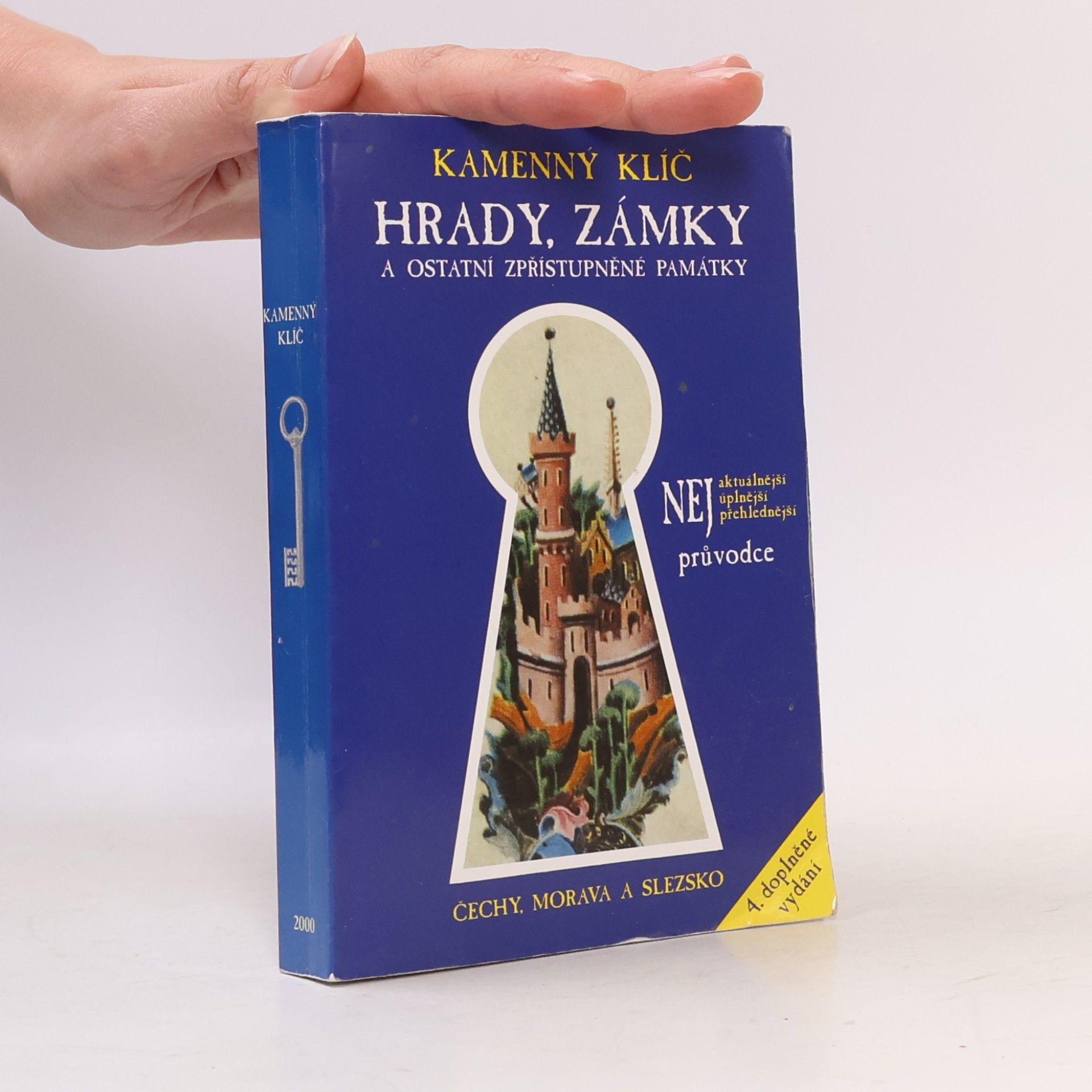 Kamenný klíč k 340 hradům, zámkům a ostatním zpřístupněným památkám v České republice