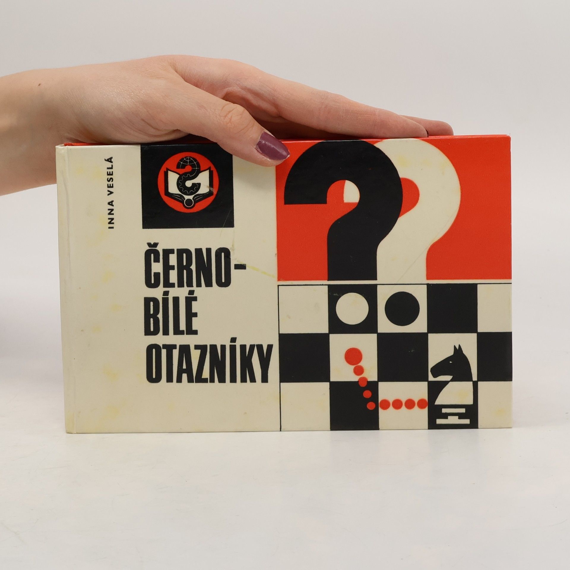 Inna Veselá Černobílé otazníky