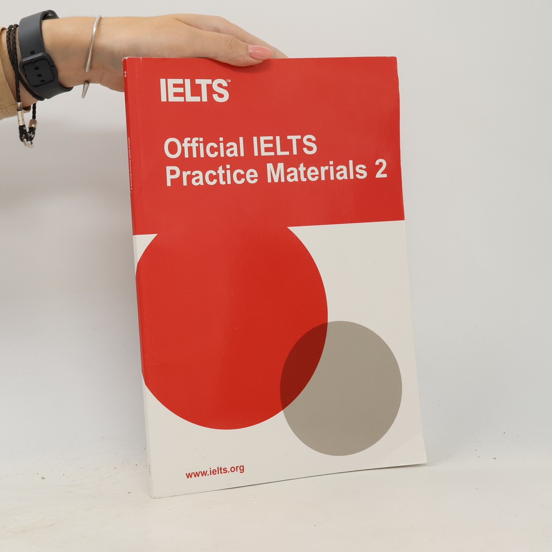 Various authors Official IELTS practice materials 2