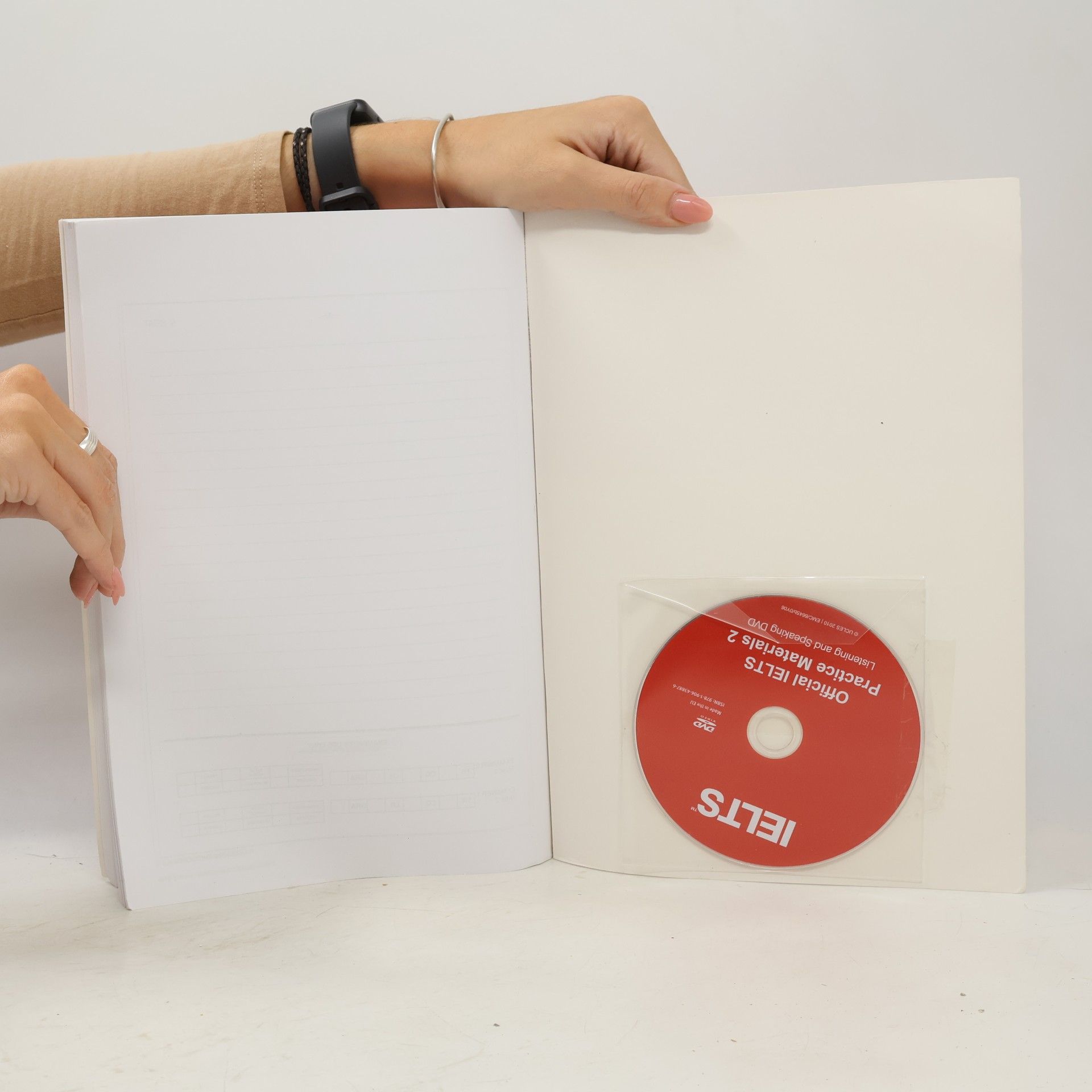 Collectif d'auteurs Official IELTS practice materials 2