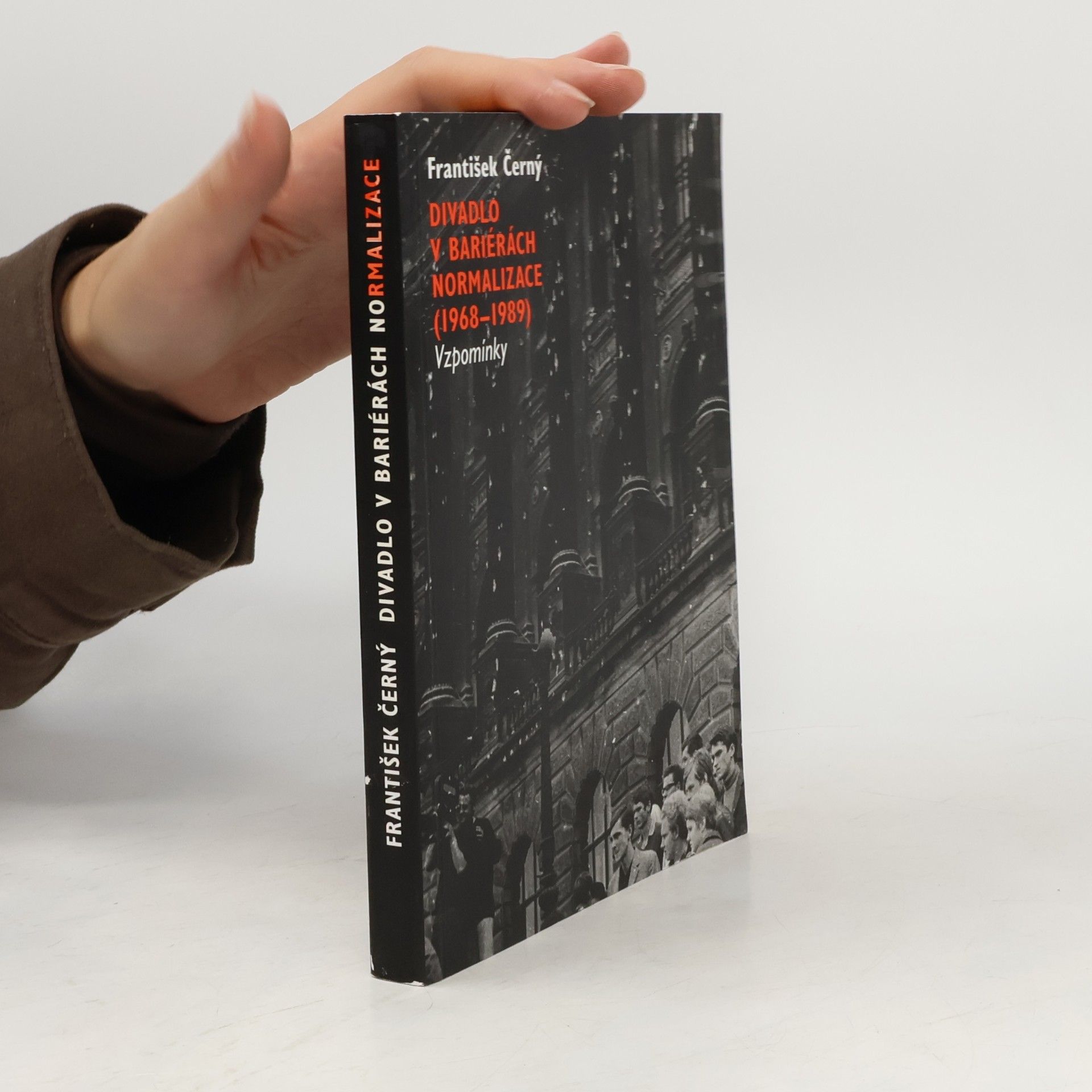 Divadlo v bariérách normalizace (1968-1989)