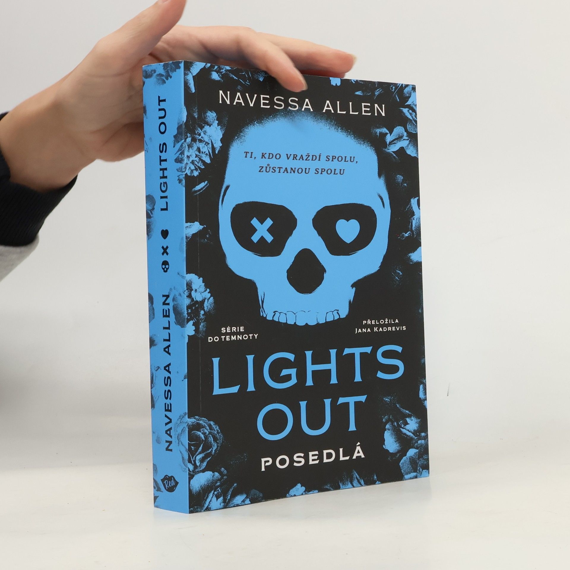 Navessa Allen Lights Out. Posedlá