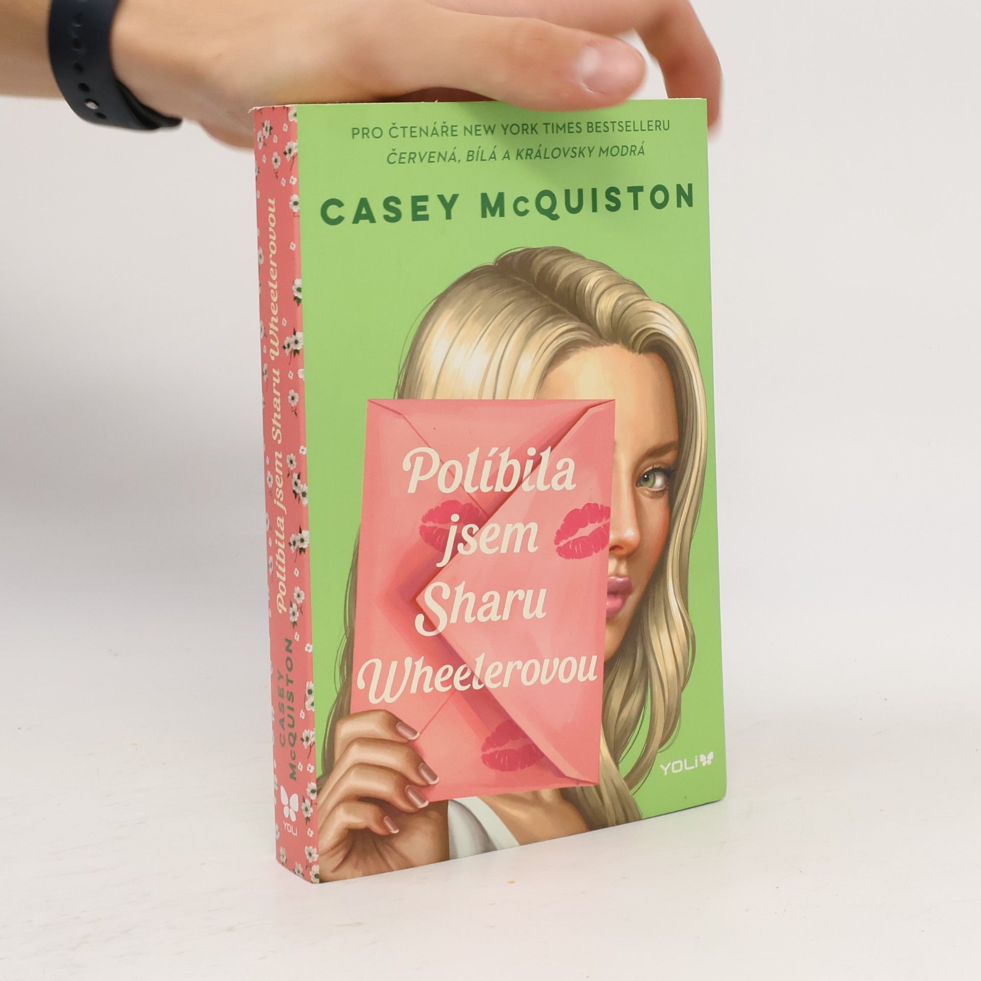 Casey McQuiston Políbila jsem Sharu Wheelerovou