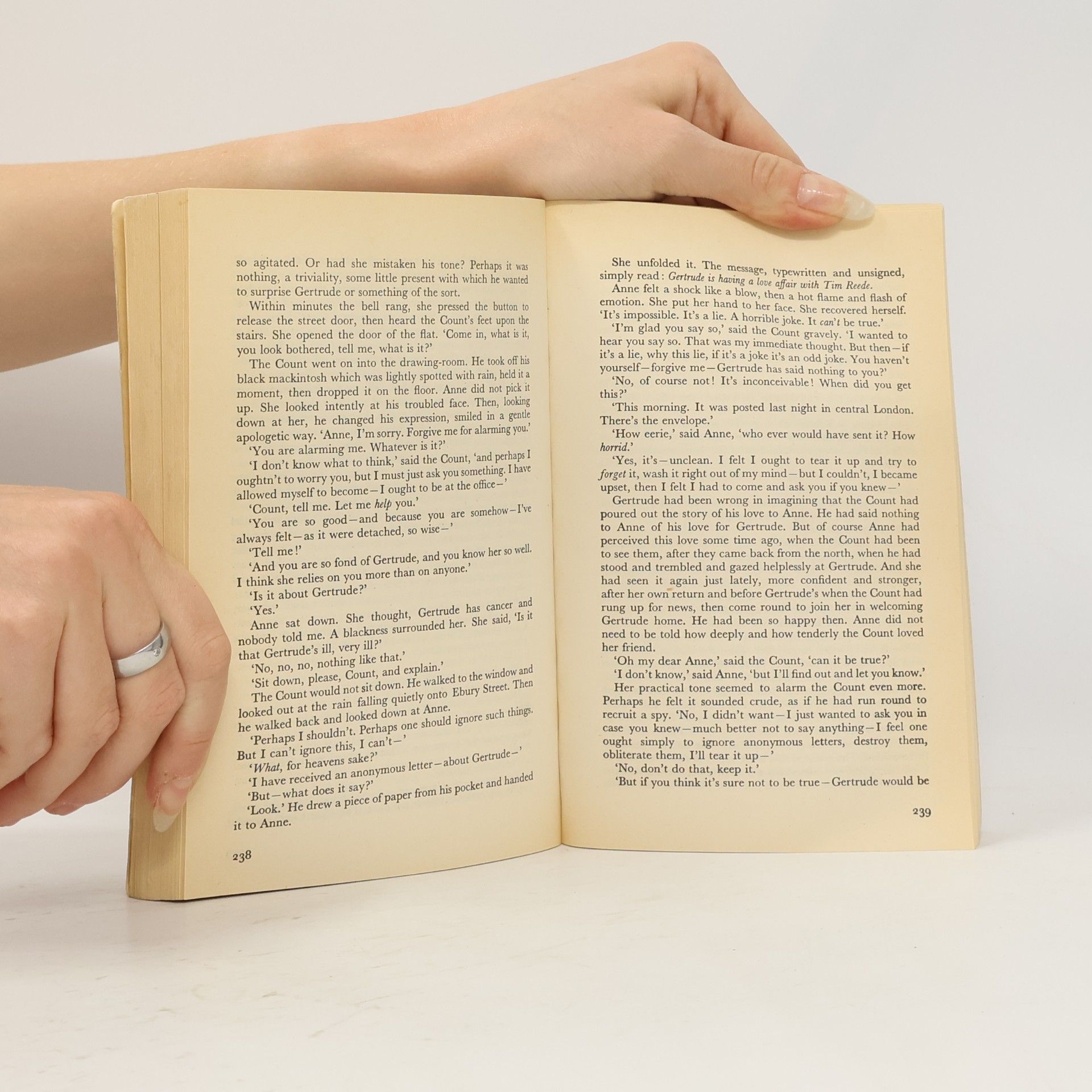 Iris Murdoch Nuns and Soldiers