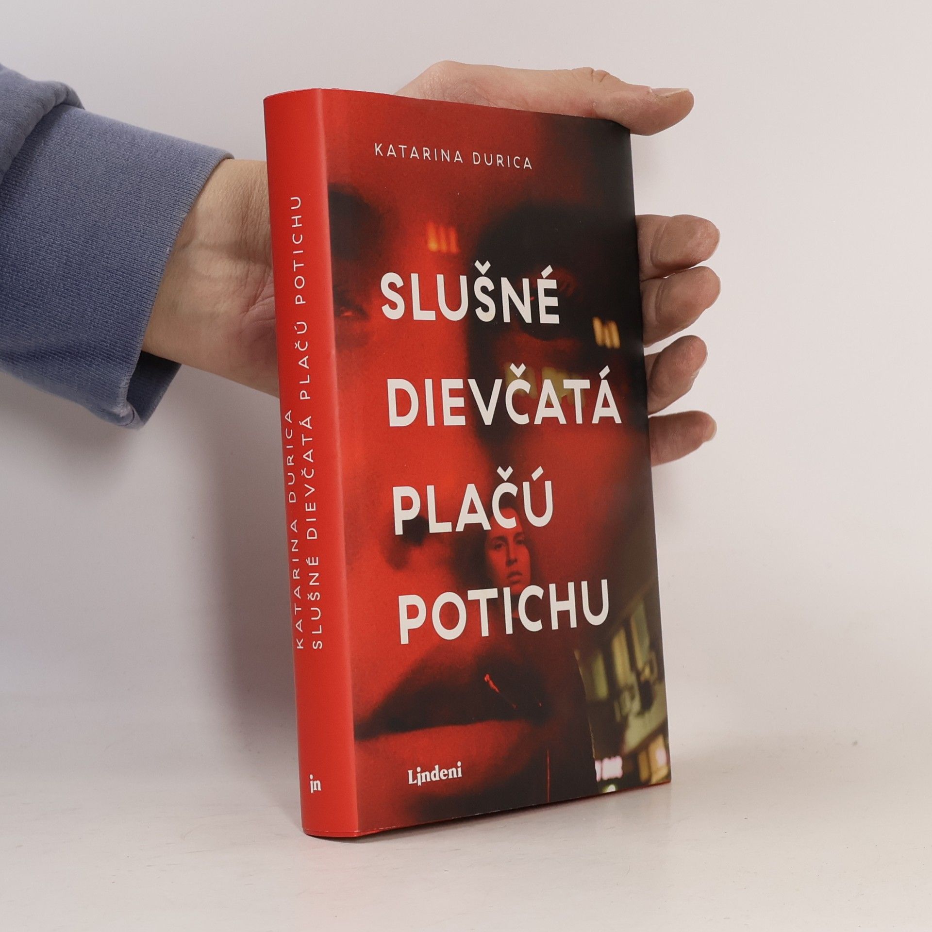 Katarína Durica Slušné dievčatá plačú potichu