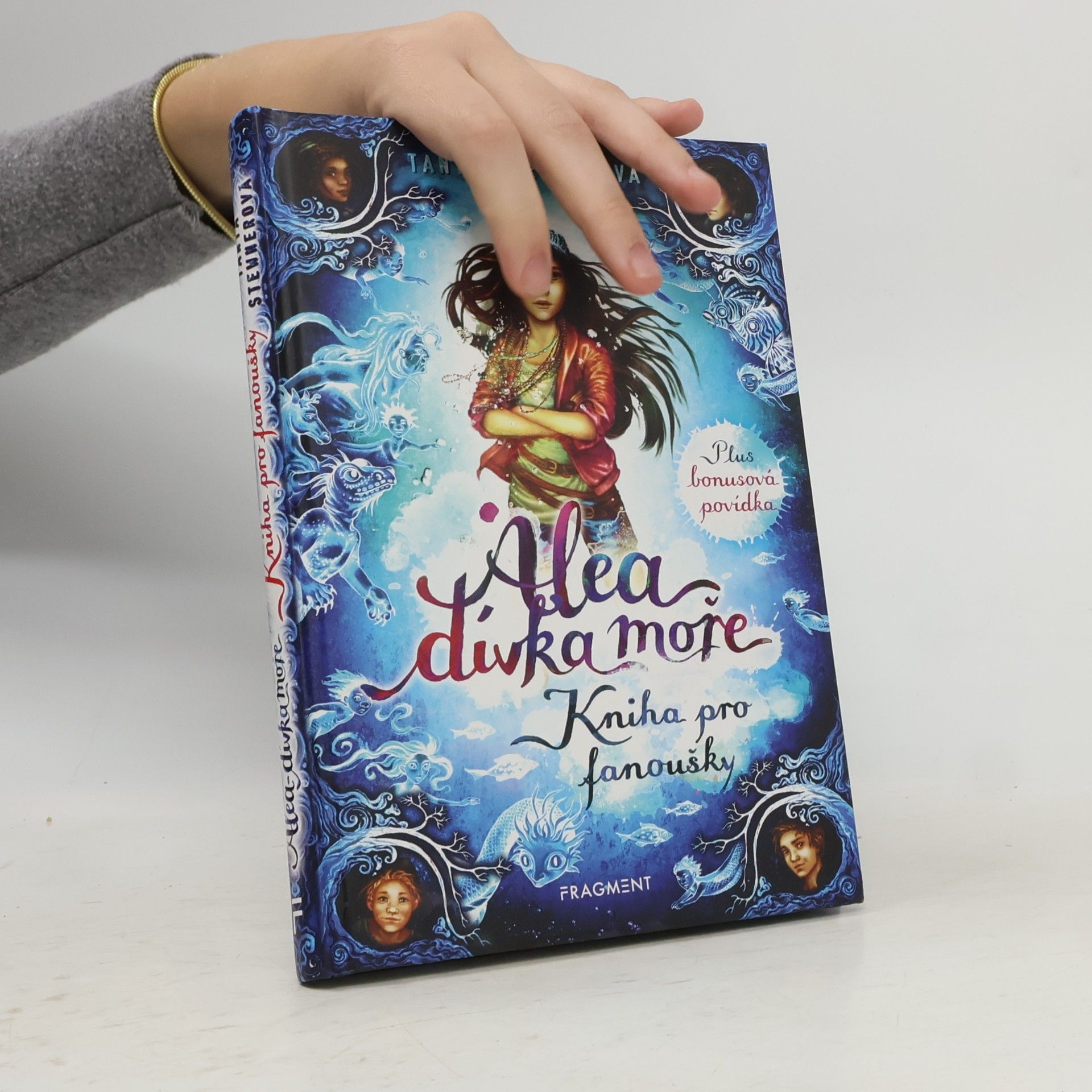 Alea dívka moře: Kniha pro fanoušky