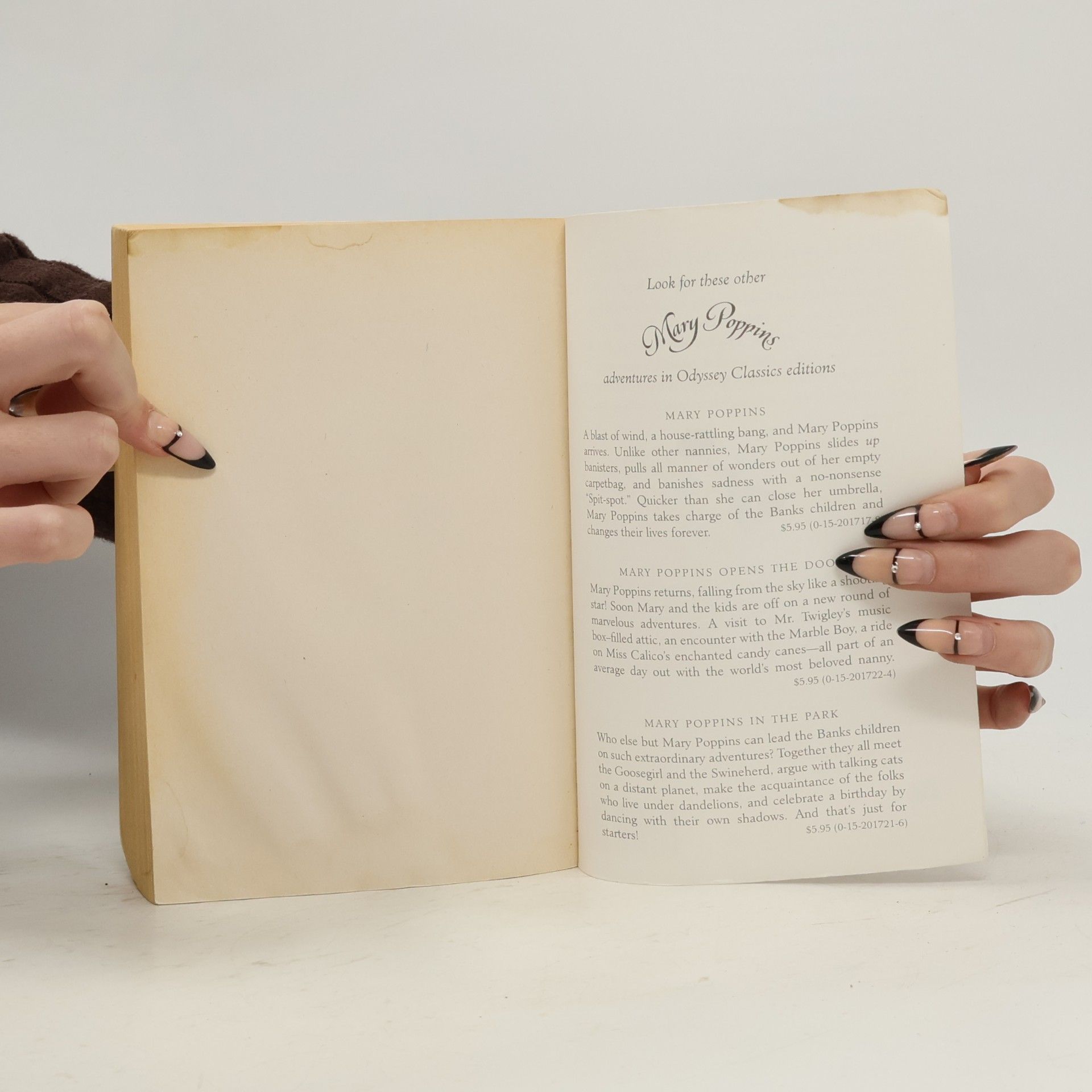 P. L. Travers Mary Poppins Comes Back
