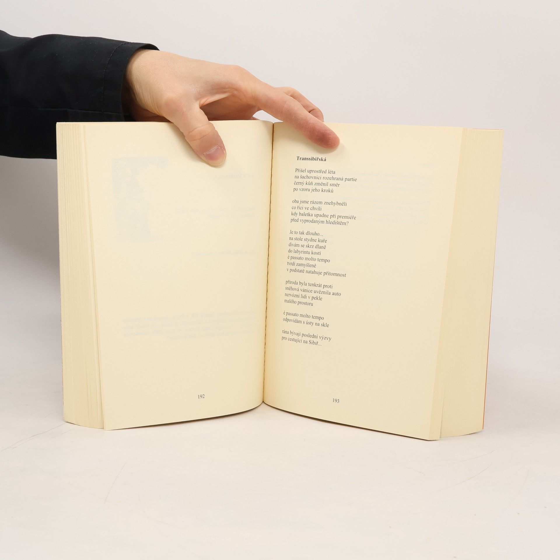 Sylva Lauerová Královny slz a ostružin: almanach ženské milostné poezie